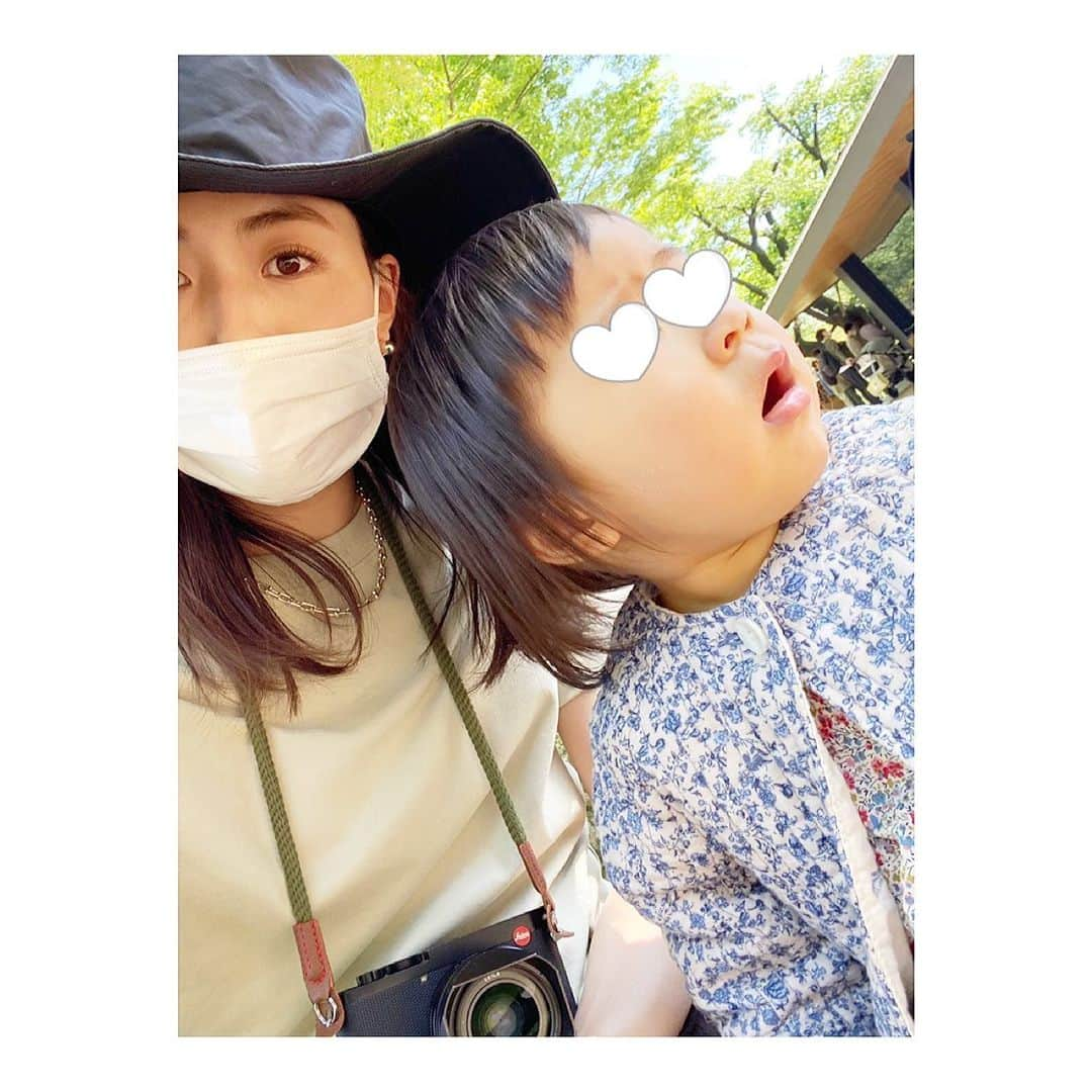 笹川友里さんのインスタグラム写真 - (笹川友里Instagram)「今日は待ちに待った 大好きな友人達と子供を連れて新宿御苑へ✨ 事前予約制になっていたり、 密にならないような施策も取られていましたよ。  探検家スタイルで繰り出しました笑 1日外にいたので帽子に救われた日。 @wakanozawa ✖️ @newerajapan ♡」4月18日 21時26分 - sasagawayuri