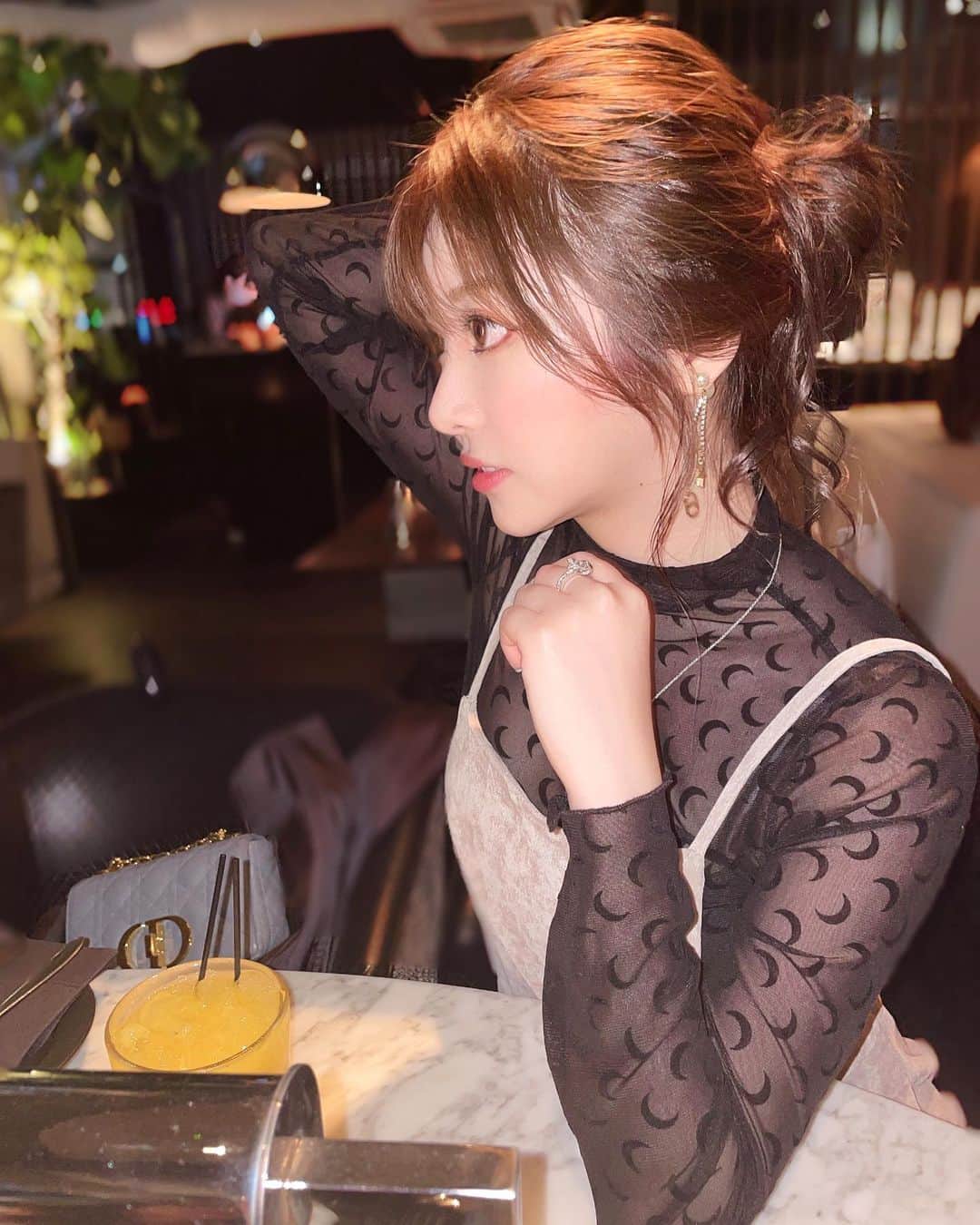 藤咲めいのインスタグラム：「たまにはお団子も♡ . . . .  #モデル #インフルエンサー #美容 #美容好きな人と繋がりたい #美容垢 #サロンモデル #ファッションコーデ #グルメな人と繋がりたい #写真好きな人と繋がりたい #サロンモデル #ポートレート #ポートレートモデル #被写体 #美容室 #美容師 #ヘアメイク #ヘアアレンジ #お洒落 #美容 #メイク #コスメ #ビジョビ #ootd #fashion」