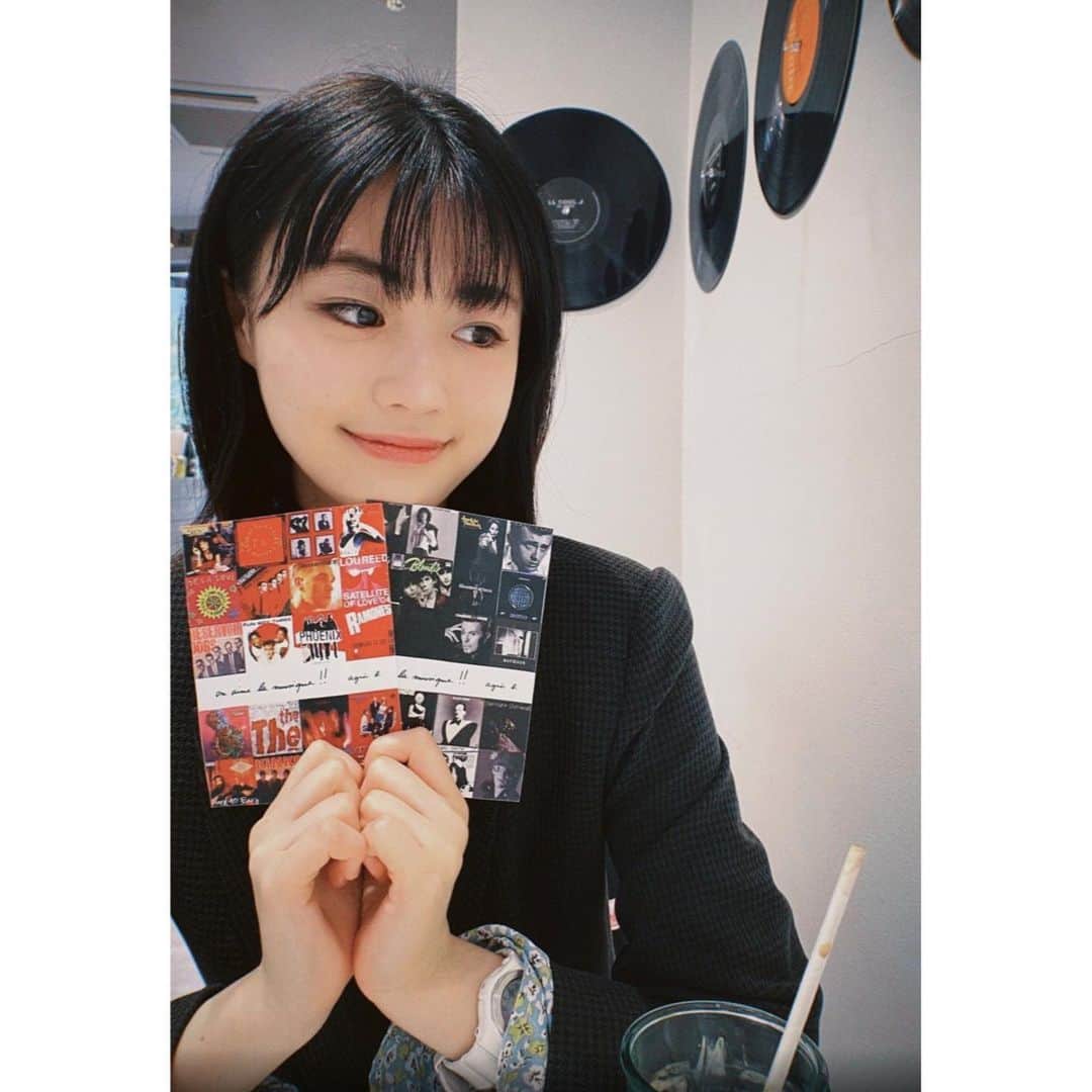 多田成美のインスタグラム：「❤️🖤  カフェでまいちゃんに撮ってもらいました☺︎  #多田成美」