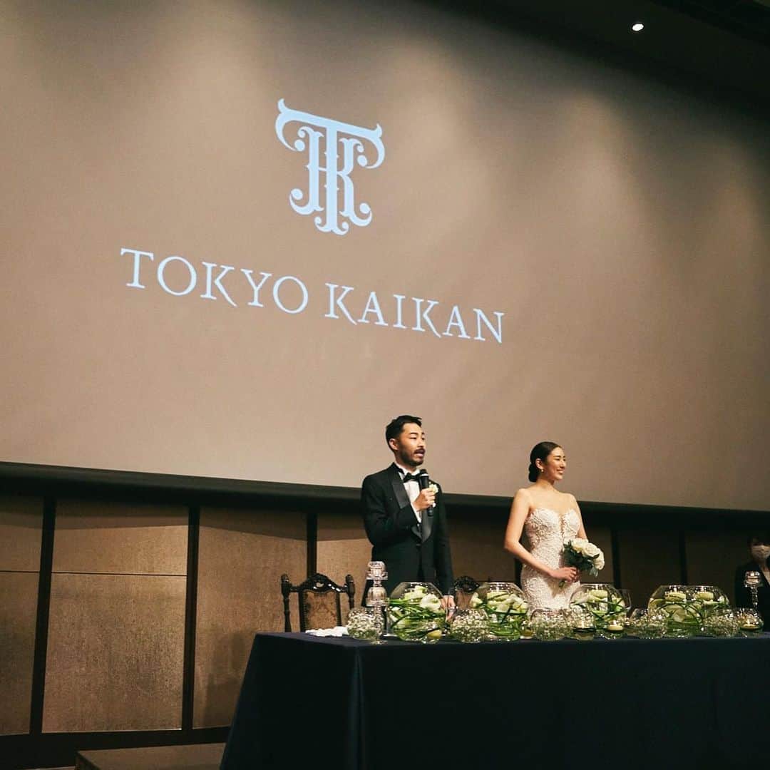 中田早保さんのインスタグラム写真 - (中田早保Instagram)「. 4月17日　無事に結婚式を挙げることができました！ 大好きな人たちが集まった昨日は、本当に夢のような空間で、幸せすぎて… 泣きすぎの結婚式になるかと思ったら、"まともな顔がな無いからちゃんと綺麗にして！🤣"と言われるほどずっと爆笑してた結婚式に💕  こんなに幸せな気分になれて、こんなにありがとうが溢れる時間を過ごせることってなかなかないよね。 私達が周りの人にどれだけ愛されてるか… それを改めて感じました！ 本当に感謝の気持ちでいっぱいです😌  こんな私達ですが、これからも宜しくお願いします！ 本当にありがとうございました🤍 沢山写真アップするのでお付き合いください🤣🥲🙏🏻💕笑 . #東京會舘#結婚式#曇ってたけど心は晴天#暖かい人たちの集まり#幸せすぎる#愛されてる#感謝感謝の時間でした #ありがとうございました#❤️❤️❤️」4月18日 21時59分 - saho_02