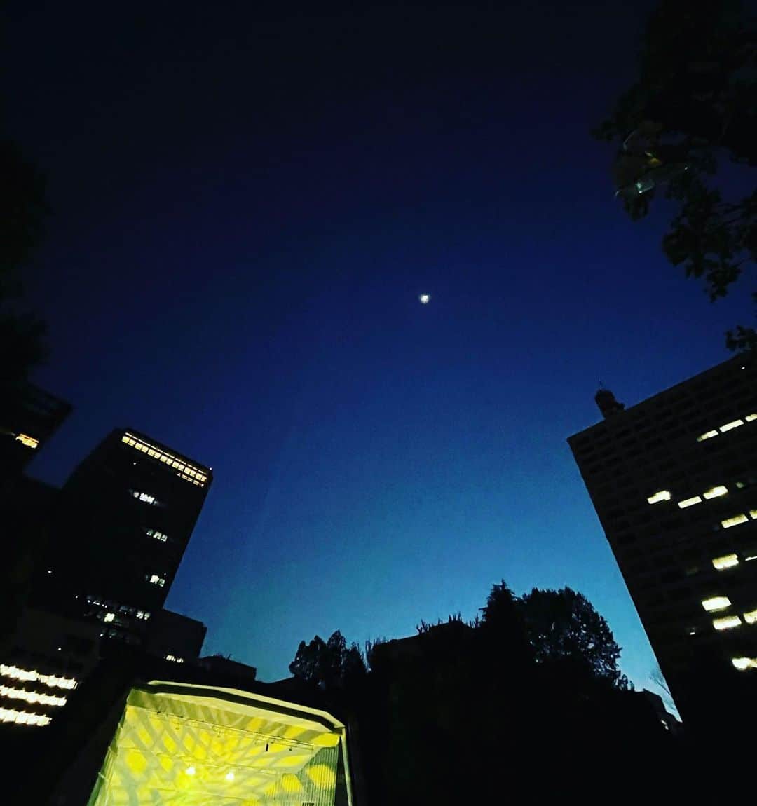松田岳二さんのインスタグラム写真 - (松田岳二Instagram)「OAU at 野音 2021.4.18.  #つきかけ #regardelalune  iPhone新しくしました。 美麗。」4月18日 22時12分 - cbsmgrfc