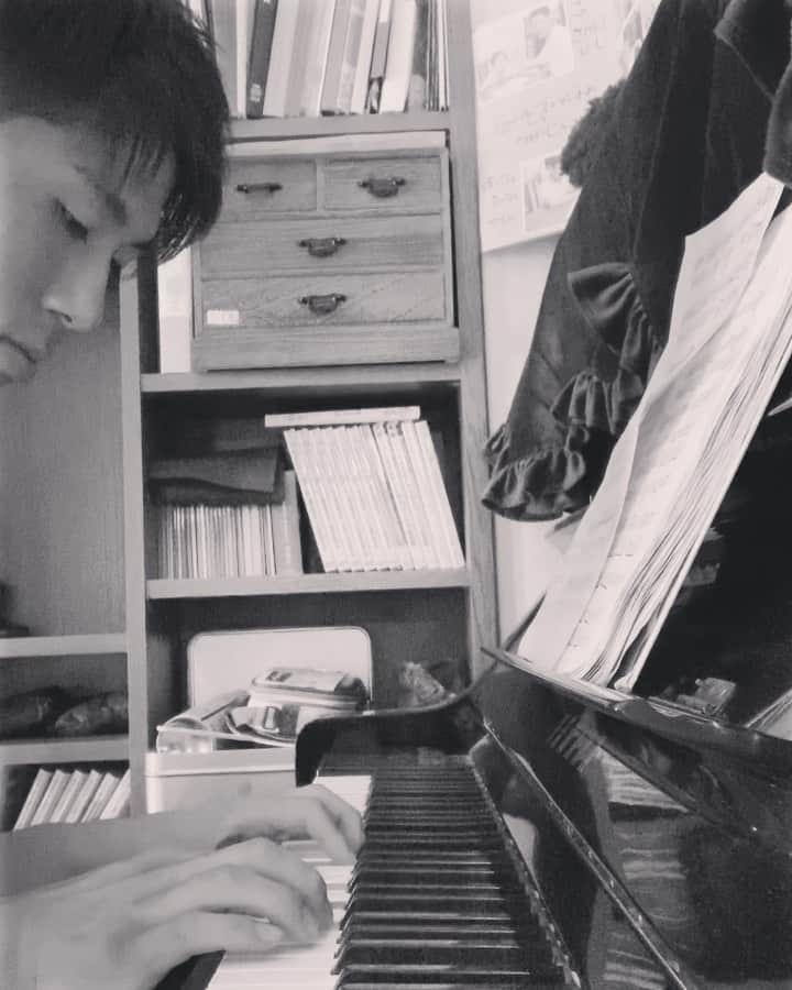 市川健太のインスタグラム：「ピアノ欲しい。」