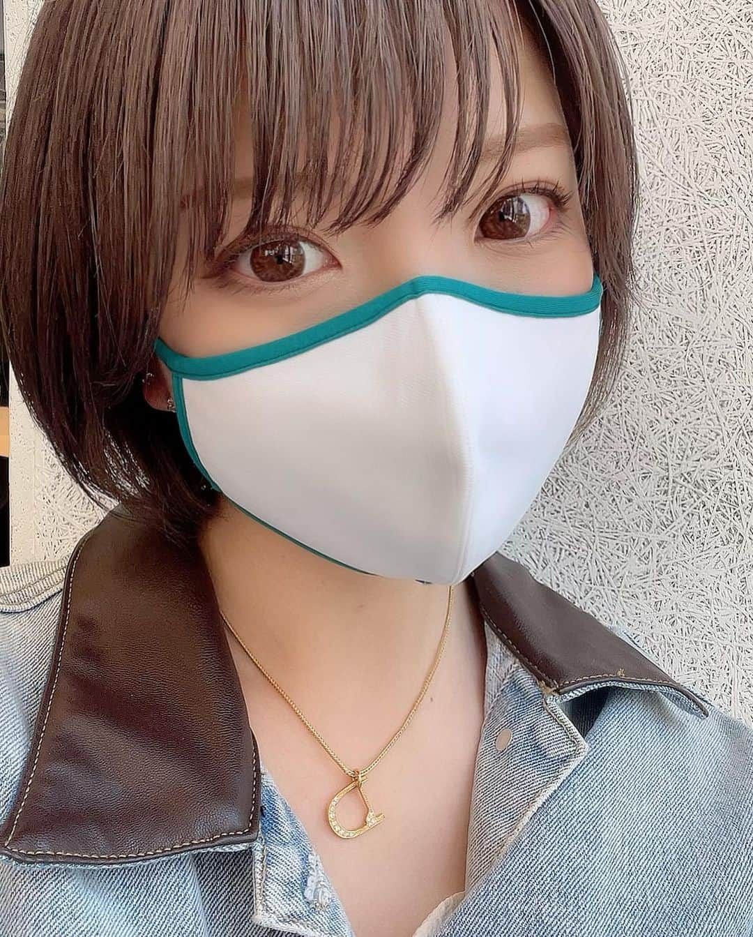 みきでりさんのインスタグラム写真 - (みきでりInstagram)「先日ストーリーで反響が多かったので😷🧡 @nananworld_official のリバーシブルの 三層マスクがお気に入り！！！！  カラバリが可愛いのと、 肌触りが心地良いのが推しポイント🌷  あと、鼻はしっかりカバーされるのに 口元は少しスペースがあるから 呼吸や会話がしやすい◎ 接客業の私からすると大変助かる😭❤️  洗濯機でも洗えちゃうから みんなにもオススメしたい商品です🎵 ㅤ ㅤ ㅤ ㅤ ㅤ ㅤ ㅤ ㅤ ㅤ ㅤ #ナナンワールド#ナナンマスク#ロイヤルフェースカバー#布マスク#日本製マスク#洗えるマスク#機能性マスク#高機能マスク#三層マスク#国産マスク#マスク生活#マスク#マスクカバー#マスクコーデ#プレゼント企画#マスクショップ #マスク販売 #マスク女子#カップル#カップルコーデ#カップルグラム#カップルフォト#カップルの日常 #カップル写真」4月18日 22時37分 - mikidelicious