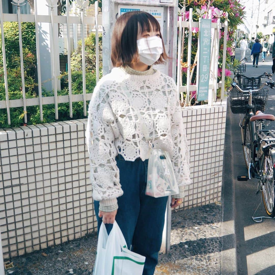 古着女子さんのインスタグラム写真 - (古着女子Instagram)「＼ 下北で出会った気になるお洒落さん 🪴 ／  @yyt_3a   🍃 コーデ ・トップス：meadow / flamingo ・ボトムス：florida ・シューズ：rainbow ・バッグ：florida 🌱ポイント ウクライナワンピース 🌿オススメの古着屋 meadow  @nakakkiiii_0204   🪴 コーデ ・トップス：ローリーズファームKastane ・ボトムス：zara ・シューズ：dr.martens ・バッグ：nana-nana  @ksgfuk0920  @cfhy1990   ご協力頂いたみなさまありがとうございました 🌷  ーーーーーーーーーーーーーーーーーーーーーー ﻿ ﻿ 🏡古着女子がプロデュースする古着ショップを紹介🏡﻿ ・9090 ナインティナインティ @9090s_ 👖👟﻿ ・Spoon スプーン @spoon__store 🥄✨﻿ ・nemne ねんね @nemne_store 🌿🥛﻿ ﻿ ﻿ 🌼公式LINE@→@furuzyo で検索🌼﻿ LINE@だけのお知らせや古着の疑問にも答えます！﻿ ﻿ ﻿ 古着を素敵に着こなしてる女性の方をRepostでご紹介させていただきます🐒写真は全てご本人様に【掲載許諾】をとっております💓  #春コーデ #春 #春服 #春服コーデ #ベストコーデ #ベスト #古着女子 #古着コーデ #ゆるコーデ #プチプラコーデ #服好きな人と繋がりたい #お洒落さんと繋がりたい #カジュアルコーデ #楽ちんコーデ #ラテコーデ #ベージュ #ベージュコーデ #着画 #ラテカラーコーデ #置き画コーデ #ガーリーコーデ #今日のコーデ #ファッションコーデ #くすみカラー #モテコーデ #シンプルコーデ #毎日コーデ #きょこ」4月18日 22時43分 - furuzyo