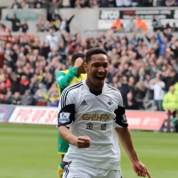 ジョナサン・デ・グズマンのインスタグラム：「#youjackbastard GOOD LUCK @swansofficial 👊🏽👊🏽👊🏽」