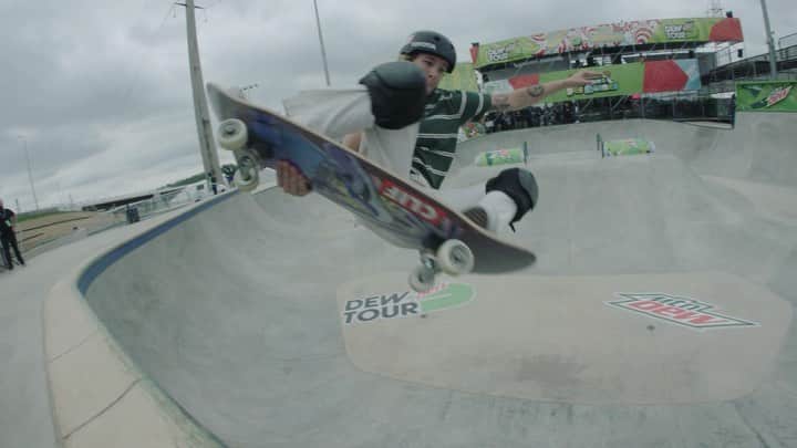 ジョーディン・バラットのインスタグラム：「first day of practice here in Des Moines!! the park is so sick 🔥🙌🏼 let’s goooo @dewtour 🎥 @peacocksk8」