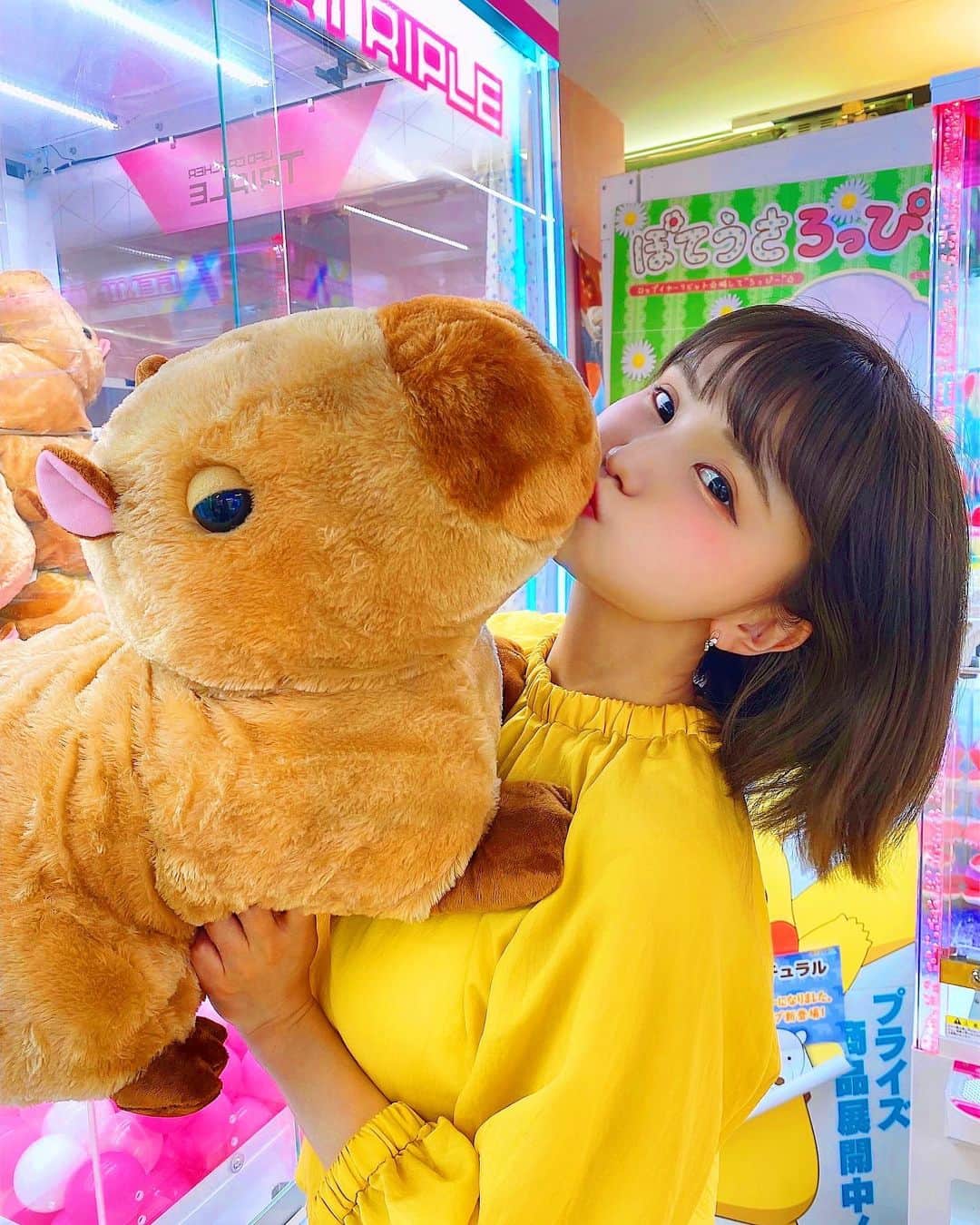 みもれもんさんのインスタグラム写真 - (みもれもんInstagram)「I took a capybara with a UFO catcher at an arcade 🤤✌️💘  ・ こんにちは〜🧸 𓂃 𓈒𓏸◌‬🤍🛸 ゲームセンターでカピバラの ぬいぐるみをGETしましたぁ🤤💘 500円で取れたょぅ⊂( ・ ̫・ )⊃三かゎちぃ🧠💉 UFOキャッチャーとかお祭りの 射的とか、なぜか得意です🤤✌️🛸🏹w ・ ・  #mimoremon #camera #Japan #fashion #japanese #2021 #みもれもん #インスタグラビア #ショートヘア #ボブ #黒髪 #カメラ #日本女孩 #大人女子 #一个人生活 #日本女孩 #UFOキャッチャー #新宿 #ぬいぐるみ」5月17日 18時25分 - mimore_mon0929