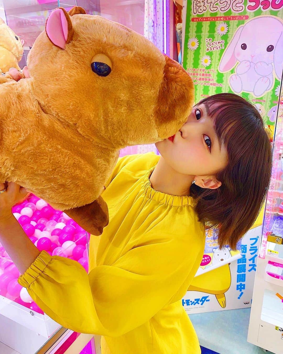 みもれもんさんのインスタグラム写真 - (みもれもんInstagram)「I took a capybara with a UFO catcher at an arcade 🤤✌️💘  ・ こんにちは〜🧸 𓂃 𓈒𓏸◌‬🤍🛸 ゲームセンターでカピバラの ぬいぐるみをGETしましたぁ🤤💘 500円で取れたょぅ⊂( ・ ̫・ )⊃三かゎちぃ🧠💉 UFOキャッチャーとかお祭りの 射的とか、なぜか得意です🤤✌️🛸🏹w ・ ・  #mimoremon #camera #Japan #fashion #japanese #2021 #みもれもん #インスタグラビア #ショートヘア #ボブ #黒髪 #カメラ #日本女孩 #大人女子 #一个人生活 #日本女孩 #UFOキャッチャー #新宿 #ぬいぐるみ」5月17日 18時25分 - mimore_mon0929