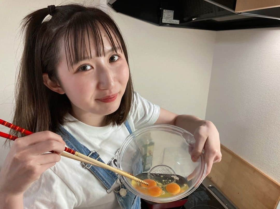 早田ひなさんのインスタグラム写真 - (早田ひなInstagram)「＊ 味宝卵の卵を使って卵焼き作り〜🍳🍳 アクセントとしてふくやさんの商品の『さびない明太子』を入れて作ってみました︎︎✌︎︎︎✌︎  卵の甘みにちょっぴり明太のピリ辛さがあって相性抜群でした😎👍   #ふくや #さびない明太子  #味宝卵 #🍳🥚  #料理は時間との勝負  #この卵焼きは石田おじさんが食べてくれました！」5月17日 18時34分 - h_hina77