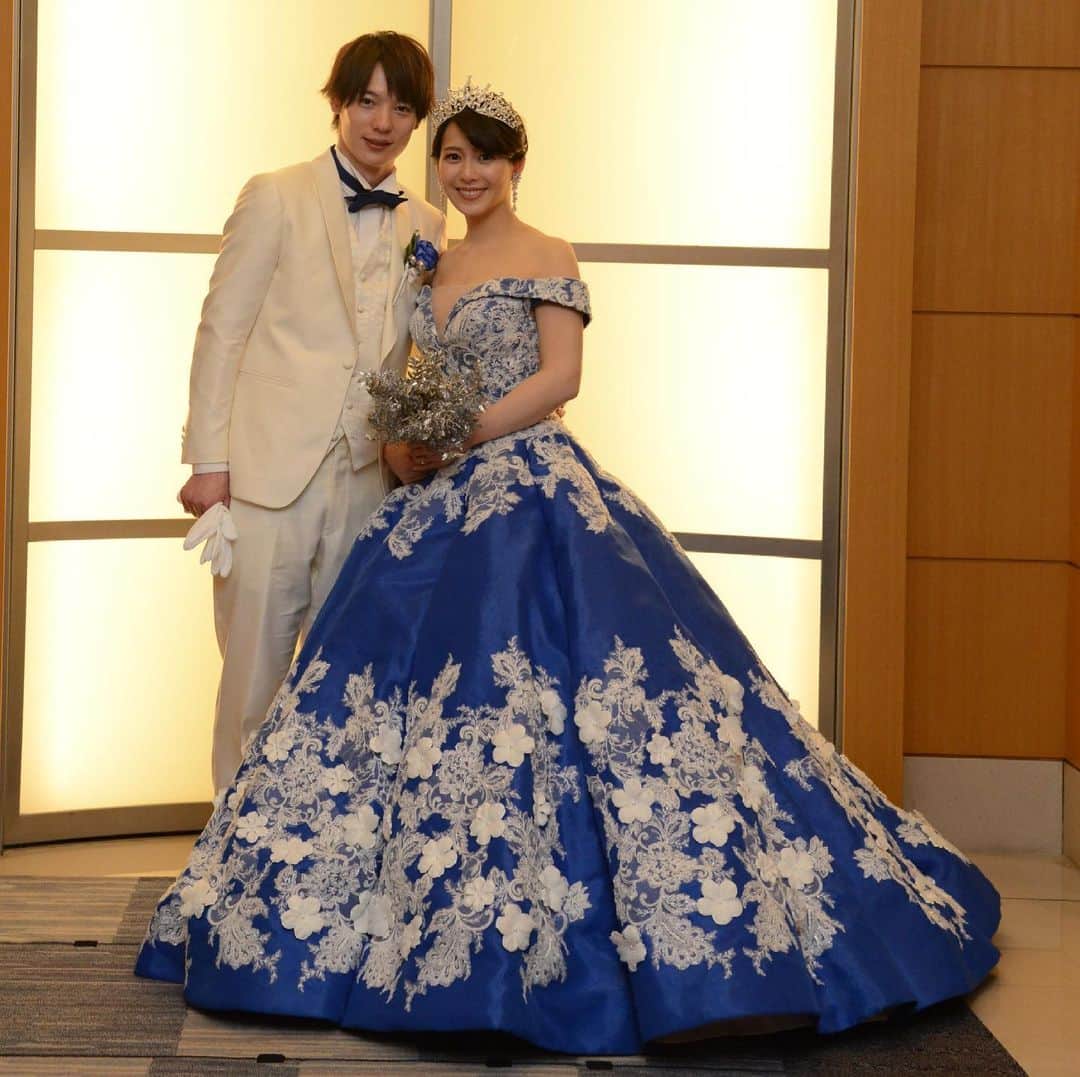 玉木碧さんのインスタグラム写真 - (玉木碧Instagram)「先月 #セルリアンタワー東急ホテル にて挙式•披露宴を執り行いました！  プロカメラマンの写真が届いたので少しずつ載せていこうと思います！  去年から延期となり、緊急事態宣言中ではないもののコロナ禍のこの状況で大変恐縮ではございましたが…  家族や友人、お世話になっている皆様、会場スタッフの方のお力添えあり無事に執り行う事ができまきた。  本当に、ありがとうございました！  式から少し経ってからゲストの方にご連絡しましたが、皆さんご無事の様で少しホッとしました。  結婚式に色んな想いや拘りがありましたので、都度綴らせていただきます✒️  コロナ禍での結婚式をどのように行うべきかとても悩み試行錯誤しましたが、 これから結婚式を控えている方々の参考に少しでもなれれば幸いでございます。  コロナ禍での結婚式に色んな意見があるかと思いますが…  私はとても幸せな結婚式を挙げさせていただきました！！ 自己満足になってしまっているかもしれないけれど沢山考えて作り上げた結婚式に悔いはありません！ やらせていただけて、最高の日になってとても幸せでした☺️  ⛪️セルリアンタワー東急ホテルウェディング @wedding_ceruleantower   📷photo @ceruleantower.satophoto   👗dress @atelierange_dress   #ブライダル　#結婚　#結婚式　#ウェディング　#bridal #wedding #入籍　#婚約　#プレ花嫁　#花嫁　#新婦　#夫婦  #前撮り　#weddingphoto #weddingdress  #コロナ　#感染対策　#コロナに負けるな  #セントフォース　#フリーアナウンサー　#玉木碧　#松平健太」5月17日 18時26分 - tamaki_aoi.official