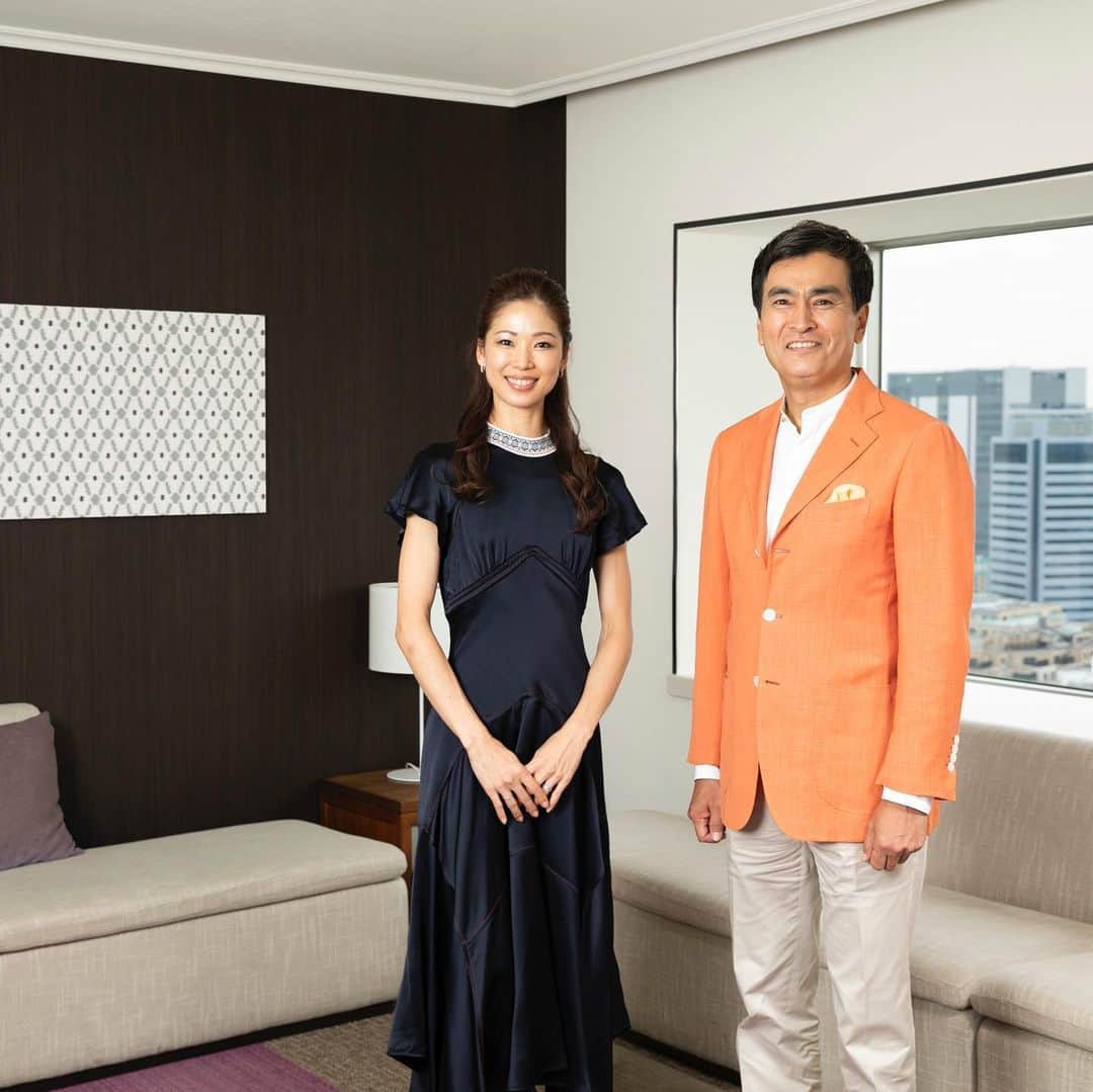中村祥子のインスタグラム：「少し前に石原良純さんと対談させて頂き、コンドロイチンや身体のケアについてをお話しさせて頂きました。 私自身、知り合いの方からの紹介でコンドロイチンを知り、さらに良純さんとのお話しでコンドロイチンのことや内側からのケアの大切さなどをあらためて知り、考えなおすことができました。 身体が足りてないと思うものに気づくにはやはり自分の身体を良く知り、そしていろいろと試してみることが必要なんだと思います。 出会いや経験は、自分をまた新しくする！とても貴重なお話しでした✨✨✨ありがとうございました。  是非、対談記事も読んでみて下さいね👍👍 http://zs1560.jp/lp/  #コンドロイチン#石原良純さん #身体のケア #貴重なお話しありがとうございました」