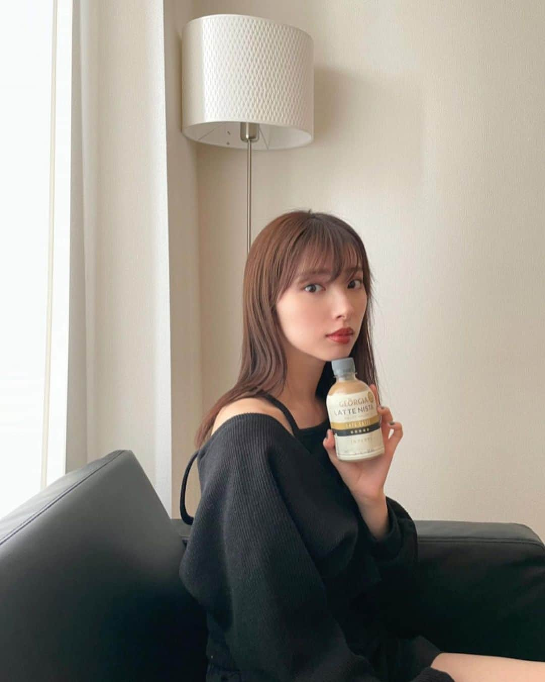 谷川菜奈さんのインスタグラム写真 - (谷川菜奈Instagram)「お家でラテニスタで一息☺️☕️ 私は1日1ラテしてしまうんですが、 お家ラテはラテニスタにハマってます😽 後味のミルク感が好き🥛🥺 パッケージも可愛いよね！ みんなが、ご自愛したくなる時を教えて〜🥰  #ラテニスタ#後ミルク#カフェラテ #クリーミーラテ #ジョージアラテニスタ  #ご自愛ラテ#ご自愛したい #PR」5月17日 19時00分 - pechi.130