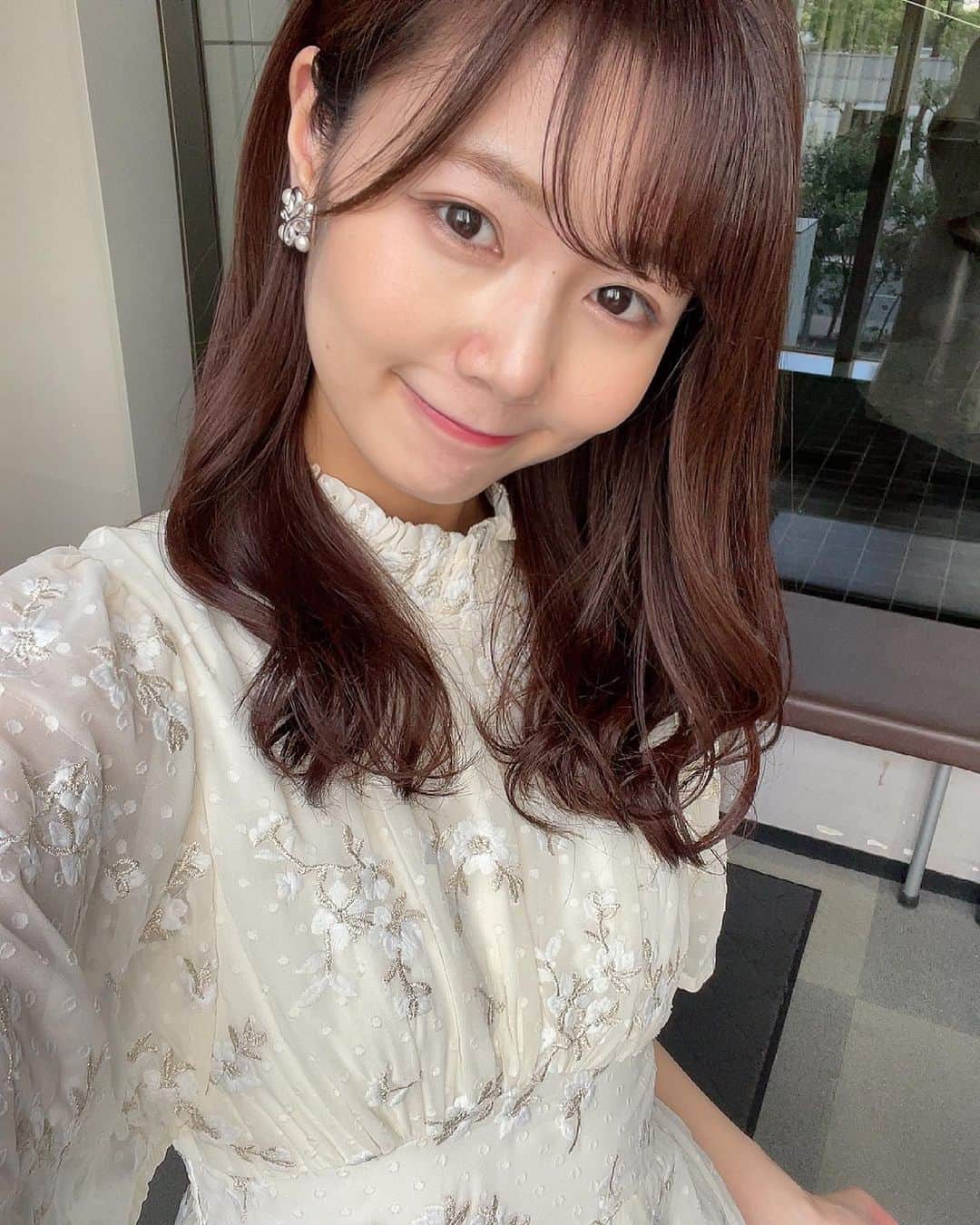 杉浦みずきのインスタグラム：「. 自称 今にもシンクロニシティを踊り出しそうな ワンピース🤍 ・ ・ ワンピース　@tocco_closet  イヤリング　@abiste_official #衣装 #ワンピース #tbs #サンデーモーニング  #セントフォース #アナウンサー」