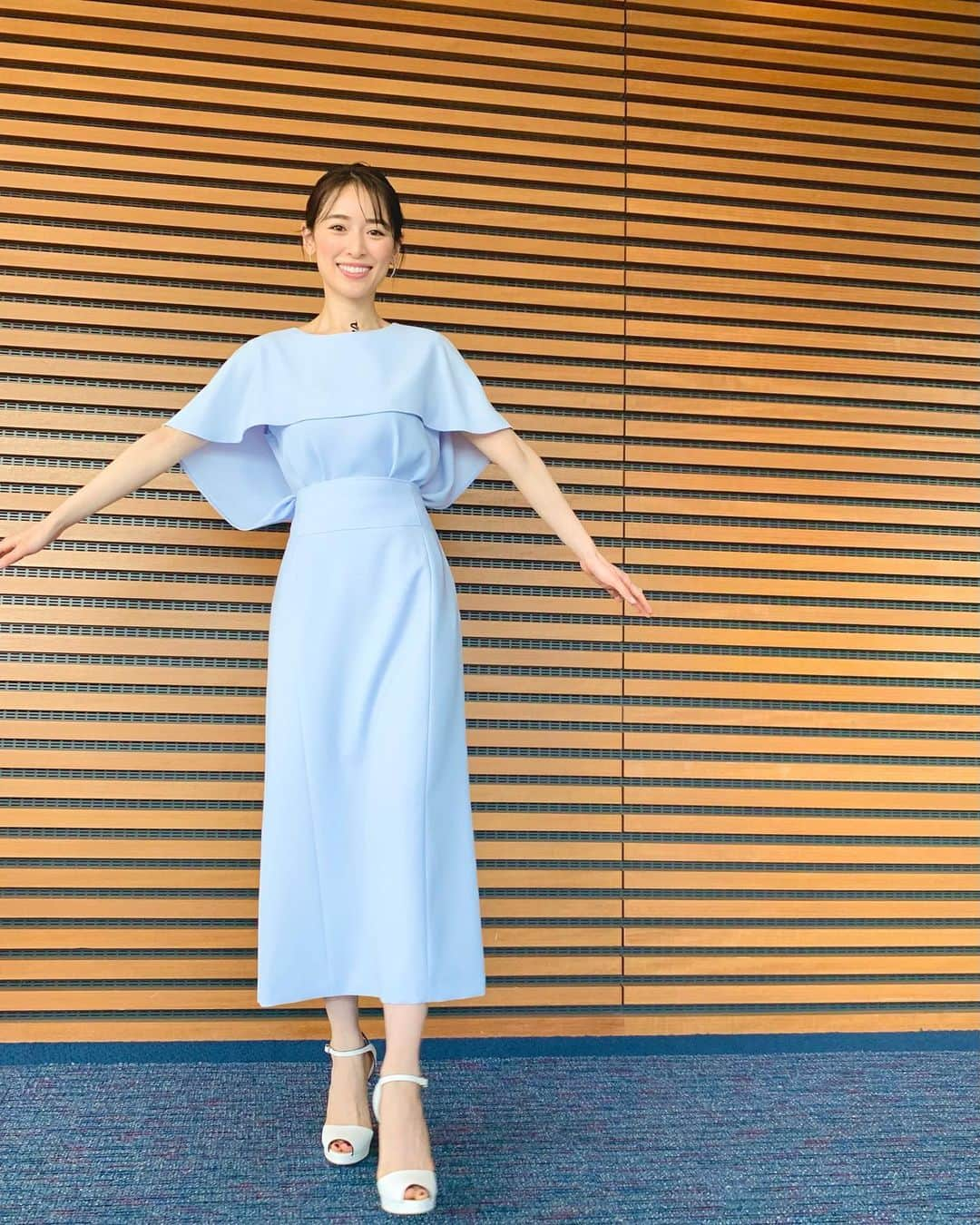 泉里香さんのインスタグラム写真 - (泉里香Instagram)「今夜9時から 「人生が変わる1分間の深イイ話」に出演させていただきます🐚 ぜひ☺︎  #恋はDeepに 👗@adeam 💍@undertherose3019」5月17日 19時10分 - rika_izumi_