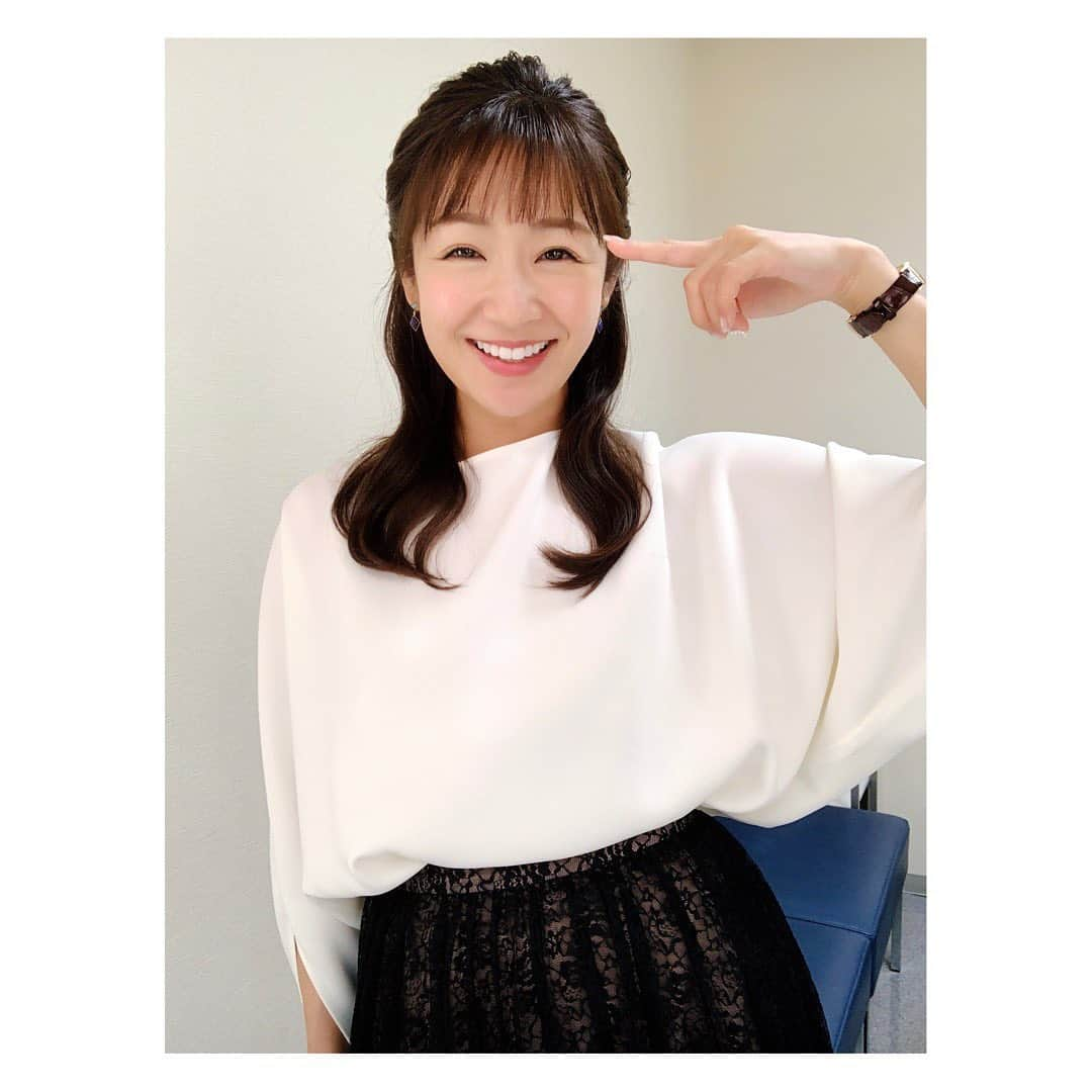 長野美郷さんのインスタグラム写真 - (長野美郷Instagram)「前髪ちょっと切りすぎたかも？✂︎  と思って先週撮った写真。  書いてる今は、もう良い感じに伸びてます😳  我ながら、スピーディ！！ こういう時には、とっても便利です😂  #前髪 #切りすぎたと気付くのはいつも翌日 #髪伸びるの早い人 です #伸ばし中 なので嬉しい あ、 #偽アカウント の件解決しました！ お騒がせしました、ありがとうございました🙏✨」5月17日 20時13分 - misato_nagano_1127