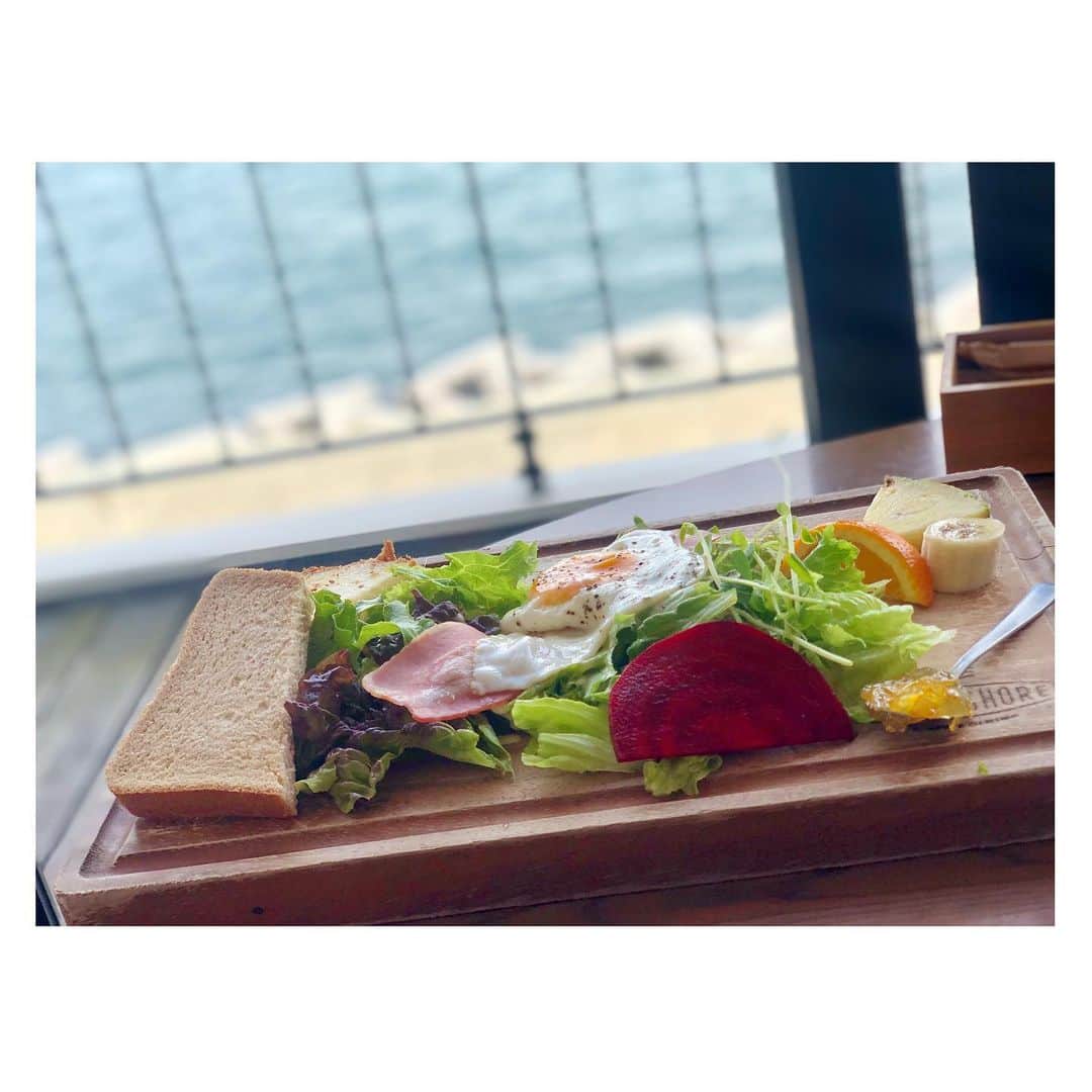 白戸ゆめのさんのインスタグラム写真 - (白戸ゆめのInstagram)「☕️ . お気に入りのお店シリーズ🙋‍♀️ 高松市浜ノ町の 『NORTHSHORE KAGAWA』 . #LIVLOV の2階にある オーシャンビューのカフェ✨ すごく落ち着く場所で ゆったりまったりしたい時は よくここに行きます🦥 . 日替わりのランチも もちろんおいしいけど 特におすすめなのがグッドモーニング☀️ サラダとベーコンエッグ、フルーツ パン、飲み物も付いて大満足です！！ . 休日に食べる、優雅なブランチ🍴 ちなみに午後からも注文できます🍌 . 今週もニュースパ宜しくお願いします🥺 . #カフェ #香川 #高松カフェ #浜ノ町 #northshore #ノースショア #グッドモーニング #ブランチ #オーシャンビュー」5月17日 20時30分 - yumeno.s_