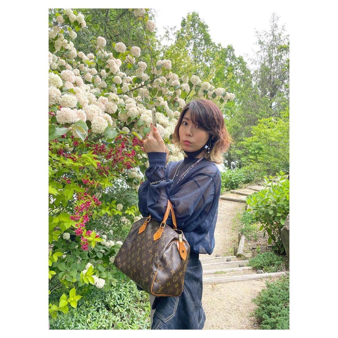 石橋穂乃香のインスタグラム：「. 今年初めて 蚊に刺された！ 早くない？？ あと、梅雨も早すぎない？？」