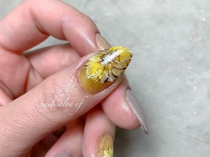 小森純さんのインスタグラム写真 - (小森純Instagram)「湿度がやばい。🙃 ・ @ef.nail  ・ アイリストさん求人募集してます😊 ご興味を持って頂ける方は是非是非DMください😊❤️ ・ 最近のネイル様達が可愛すぎてUPさせて頂きます。。 ・ ・ そして、相変わらず息子達が元気すぎて感無量。 ・ 明日は楽しいYouTube撮影DAY😊 大好きなあの方と、、、 ・ ・ #グラデーション#ニュアンスネイル#ニュアンスネイルデザイン#インクネイル #冬ネイル#秋ネイル#秋ネイルデザイン#ワンカラー#シンプルネイル#efネイル#efネイル石川町#efネイル石川町店#efネイルグループ#efネイルサロン#efネイル横浜#efネイル代々木上原店オープン#efネイル代々木上原#efネイル東京店#小森純#ギャラクシーネイル#テラコッタフレンチネイル#テラコッタフレンチ#テラコッタジェル」5月17日 21時11分 - jun.komori1122
