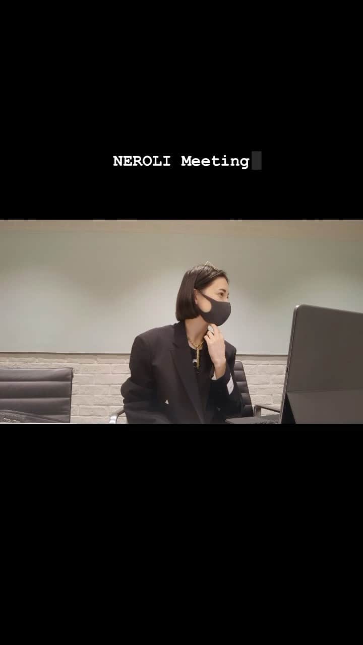 のインスタグラム：「NEROLI Meeting... 打ち合わせ中の私。 毎日楽しく頑張ってます😊 @neroli_jp」