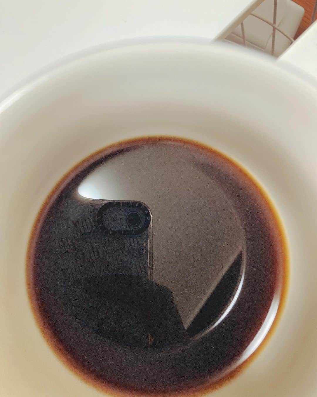 藤木由貴さんのインスタグラム写真 - (藤木由貴Instagram)「どうせ飲むのにお店行くまでの道のりでコーヒー買いたくなっちゃうのはどうにかしたい。その前に家でも飲んだやん。 .☺︎ 今週も頑張ろうね、おやすみ☕️ . #gn #routine #私の水分」5月17日 21時17分 - yuki.grm