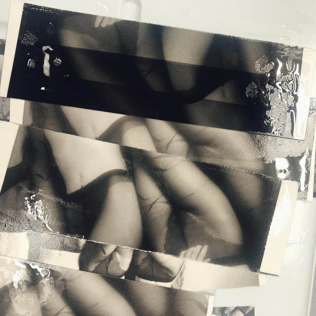 七菜乃さんのインスタグラム写真 - (七菜乃Instagram)「#暗室作業 再開👐  @nana7nano.nananano   #フィルム #film #モノクロ #artwork」5月17日 21時18分 - nananano.nano