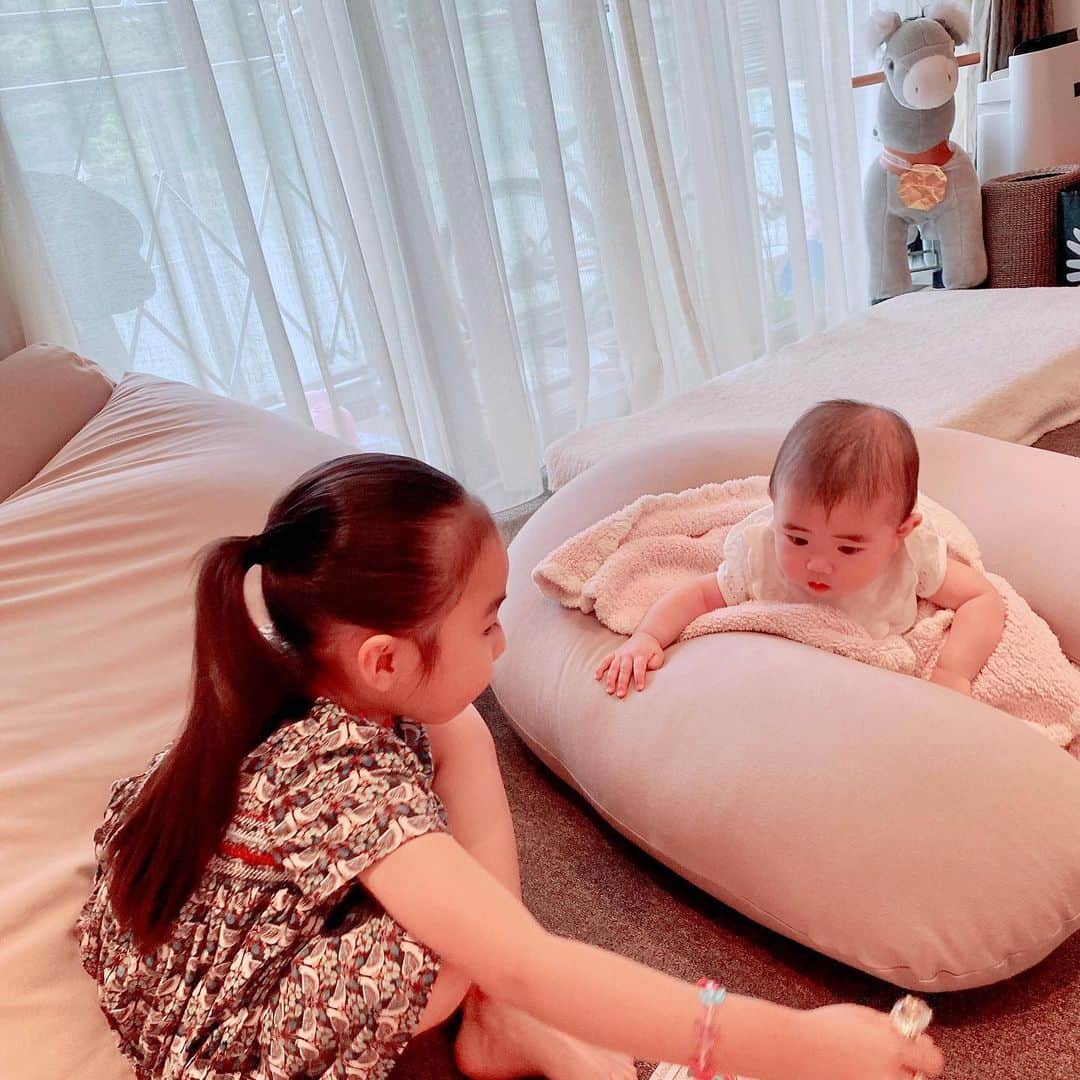 夏目愛美さんのインスタグラム写真 - (夏目愛美Instagram)「お姉さんに遊んでもらってよかったね☺️💕 #おうち時間　#女の子」5月17日 21時18分 - manami_natsume