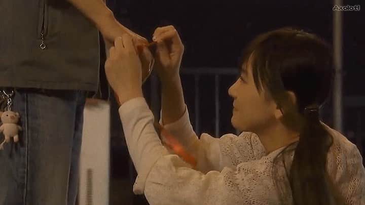 新垣結衣　ファンアカウントのインスタグラム：「みなさんお久しぶりです( ¨̮ )  花ちゃんに癒されたくなった休日の夜。 ジェスチャーで一生懸命伝える姿に心を打たれます。 ｢スマイル｣はガキラーさんでも見たことがない方 結構いらっしゃるみたいなのでぜひ見てほしいです。 . . . #新垣結衣 #ガッキー #aragakiyui #yuiaragaki #新垣結衣好きな人と繋がりたい  #スマイル #松本潤 #ドラマ  #instagram #instalike #instagood #instalove #instacool #instacute #instapic #instamovies #instagrammars #instafollow . . .」