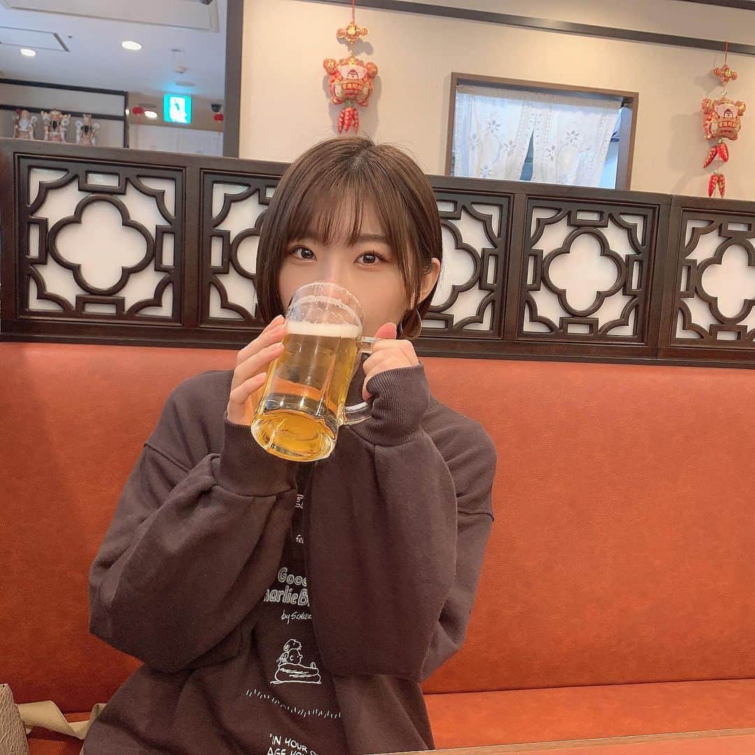 岩佐美咲のインスタグラム：「早くお外でお酒が飲みたいね…🥺🍻　　　　　　　　　　　　　　　 　　　　　　　　　　　　　　　　　 　　　　　　　　　　　　　　　　　 #ビール #昼飲み #いつかの写真 #スヌーピー #トレーナー #スナイデル #ショートヘア #ショートボブ #彼女と昼から飲んでるなうに使っていいよ　#今は100パー嘘だとバレるので　#外でお酒が飲める世界線に戻ったら使う事をオススメするよ　#snidel #snoopy #beer」