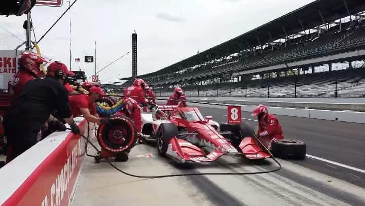 マーカス・エリクソンのインスタグラム：「🚨🚨 New episode on my YouTube channel! Behind the scenes from GMR Indy GP at @indianapolismotorspeedway @IndyCar   Check out the full episode (link in my bio) and don’t forget to subscribe to the channel 🙃🙏🏻  #ME8 #INDYCAR  @huskichocolate  @chipganassiracing  @honda  @bauhaussverige  @modoeyewear  @bellracinghq   Filmed and edited by @alexandrawictoria 🌟」