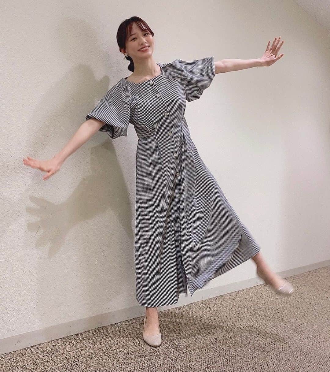 森香澄さんのインスタグラム写真 - (森香澄Instagram)「. 大学生の頃、ギンガムチェックの服は、幼い印象になってしまうと着ないようにしていました。 . 顔も大人っぽくなったのかしら。」5月17日 23時09分 - mori_kasumi_
