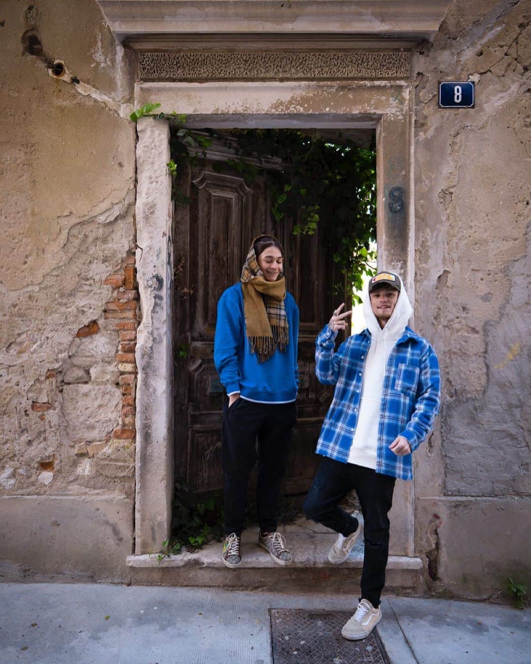 Bars and Melodyのインスタグラム：「2 4 the price of 1 💸」
