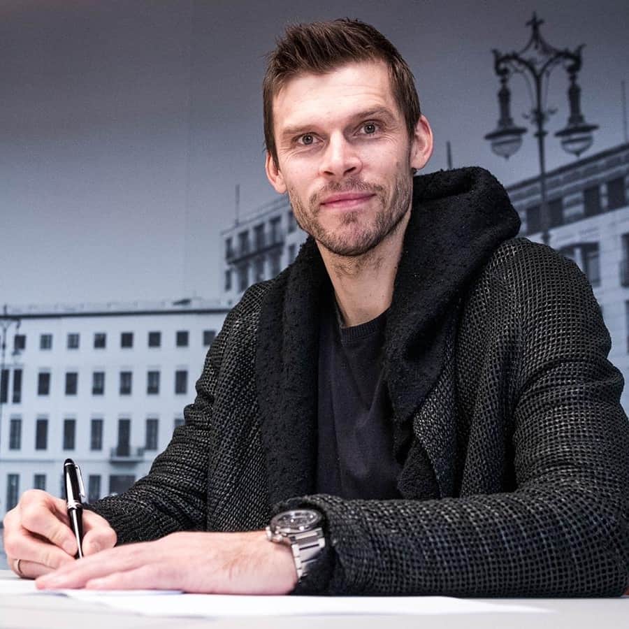 ルネ・ヤーステインのインスタグラム：「Proud and happy to have signed a new contract with @herthabsc 🔵⚪😁  #hahohe  Big thanks to @goldenpatch.mgmt and @tawantehrani 🙂」