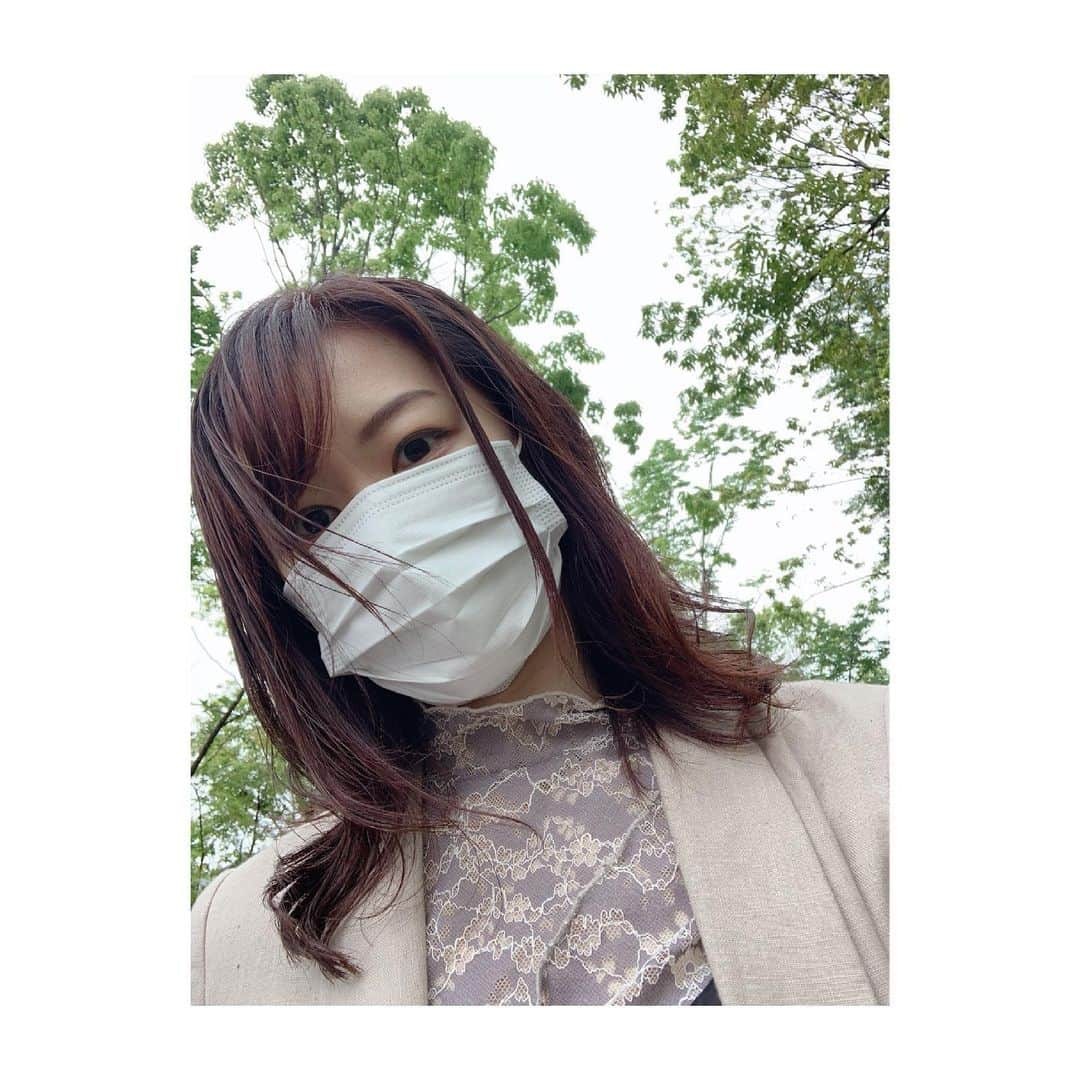 宇月颯さんのインスタグラム写真 - (宇月颯Instagram)「.﻿ .﻿ 前髪切った〜💇‍♀️✨﻿ カラーはピンクを入れた💗💗💗﻿ ﻿ 前髪作ったのいつぶりだっけ？と、前のInstagram遡ったら…﻿ 2019年7月24日だった！！﻿ こうやって思い出せるから、自分の為にも投稿しとこーと思ったのです😆✌️﻿ お付き合い、ありがとうございました！！笑﻿ ﻿ ﻿ 明日はまた、エリザベートガラ・コンサートの思い出写真投稿の続きしまーす✨﻿ ﻿ ﻿ ﻿ #ヘア記録﻿ #前髪﻿ #久しぶり﻿ #カラーも綺麗に﻿ #ピンク入った!!﻿ #黒からのチェンジだったから﻿ #色入るか心配だったけど﻿ #綺麗に染めて頂いて﻿ #感謝!!﻿ #美容院の帰り道﻿ #緑が綺麗だった♡﻿ #気分も新たに﻿ #良い日になりました☪︎⋆｡˚✩﻿ ﻿」5月13日 21時29分 - hayate_uzuki_official