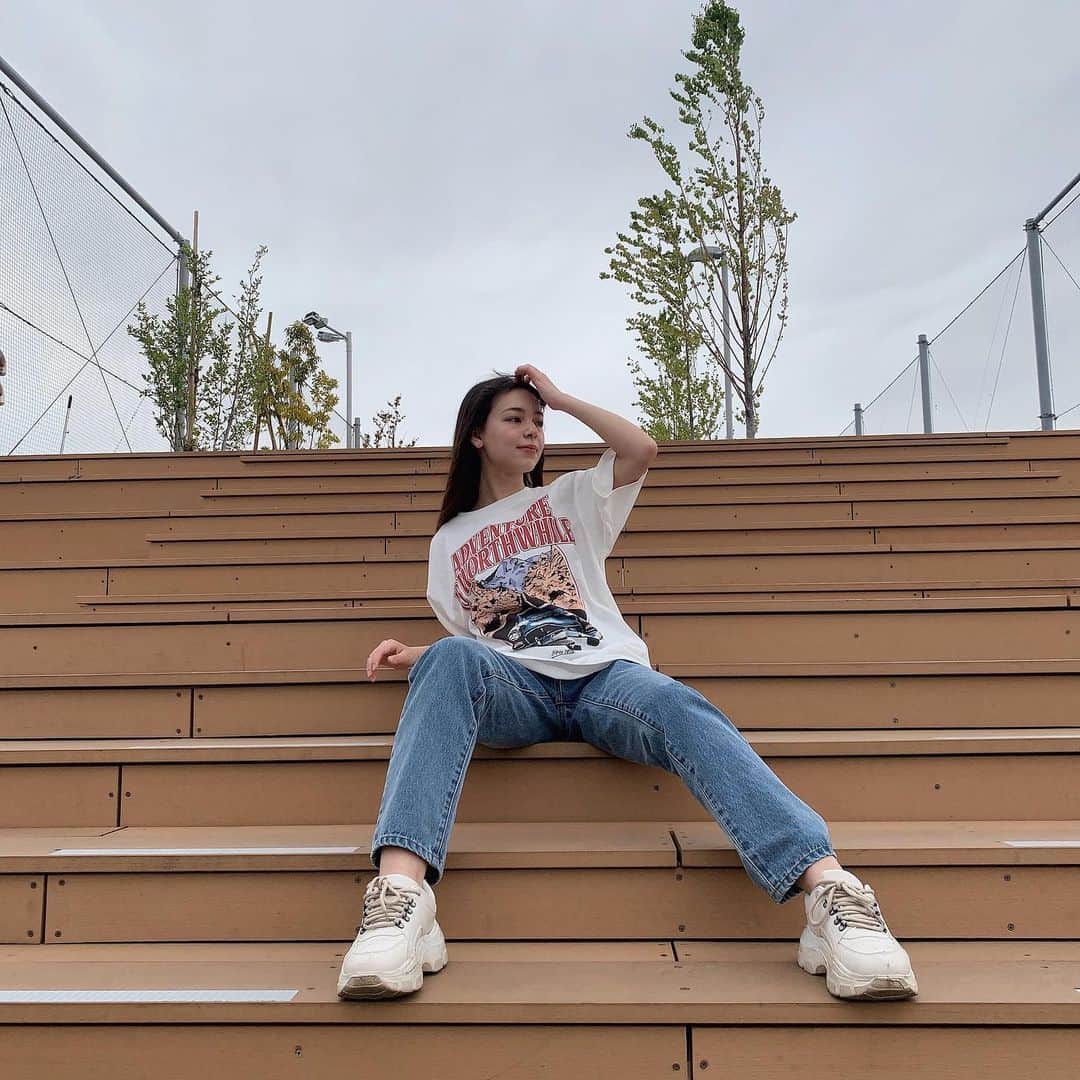 のインスタグラム：「@kol.japan の新しいお洋服！ いつでもゆるっと着れるけど、ウエストにポイントがあって可愛いんです🥰  Tシャツは大きめなので男性でも🙆‍♀️」