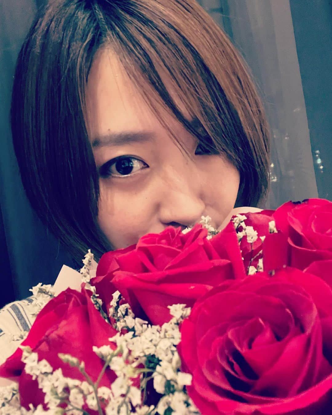 黒川芽以さんのインスタグラム写真 - (黒川芽以Instagram)「誕生日を迎えました！  母になってからだと、なんだか不思議な気分。祝ってもらっていいのかな、というかなんというか。 この間の母の日も、不思議な気分だったな。でもいつまでも、お母さんにとっては、子供なのかな。それとも違うのか。  それはまた、自分がもっと歳をとらないと、わからないことなのかなとも思う。  とにかく、1年が早くてびっくり！ 毎日を大切にしていかねば🌱  ところで、このような状況ですし、言うべきか言わぬべきか、悩んでいたのですが、実は昨年の12月くらいから、タイに住んでいます。そしてタイで出産しました。  お仕事でご迷惑をおかけしないためにも、報告することにしました。  お仕事があれば、日本に戻ってやることも考えていたのですが、今の状況では行き来が難しいので、コロナがもう少し落ち着くまではできないかなと思っています。  ずっとタイではないので、もちろん戻ったらまた作品作りができたら嬉しいです。 仕事はずっと続けたいと思っています。  日本の状況もとても心配です。 みなさんも、気を付けて。  誕生日ですが、しっぽりやります。  長くなりましたが、これからも、よろしくお願い致します。」5月13日 21時51分 - mei_kurokawa