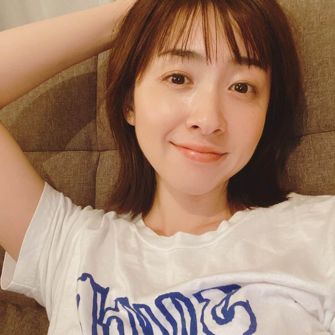 のインスタグラム：「﻿ お仕事終わって帰宅〜🏠﻿ ﻿ ゆっくりお風呂に入りましょう☺️✨﻿ ﻿ #髪切りました」