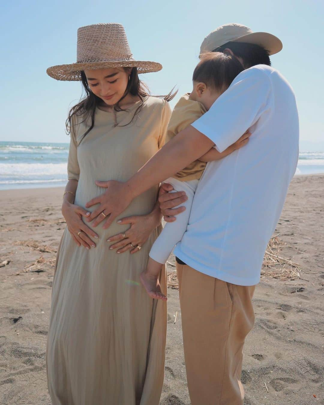 佐野真依子さんのインスタグラム写真 - (佐野真依子Instagram)「親友が撮ってくれた すてきなMaternity Photo🤰📷 たくさんのあたたかくって優しい お祝いのお言葉コメント、 本当にありがとうございます🙈 ゆっくりひとつづつ 読ませて下さい🐕💭🤍🤍🤍 #妊娠報告 #第二子 #妊娠5ヶ月 #5month #マタニティ #マタニティフォト  #maternityphoto」5月13日 22時00分 - sanomaisanomai