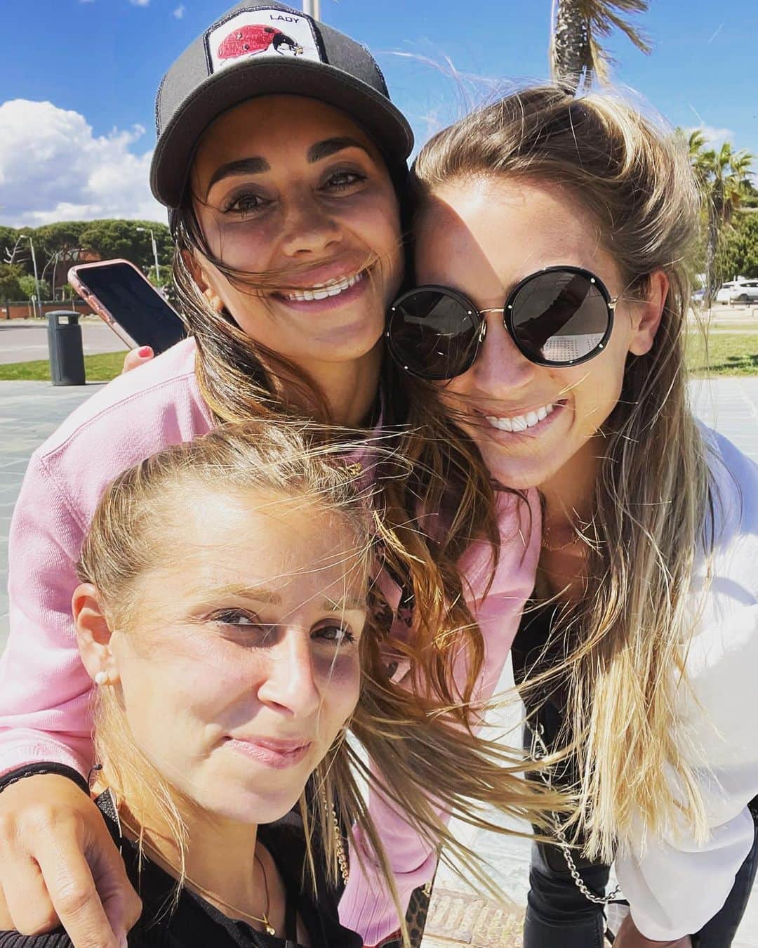 ソフィア・バルビのインスタグラム：「10 minutos con ustedes y todo está bien... las adorooo!!」