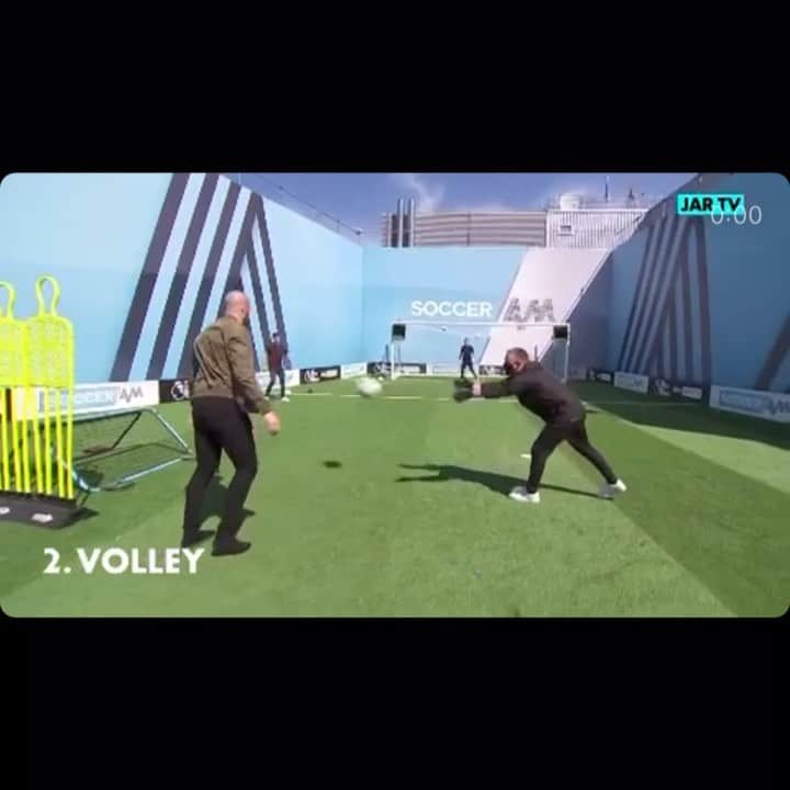 アラン・ハットンのインスタグラム：「Top 🗑’s in the JAR arena ✅. Dreams do come true 😂, @tubessocceram with the assist 👌🏼」