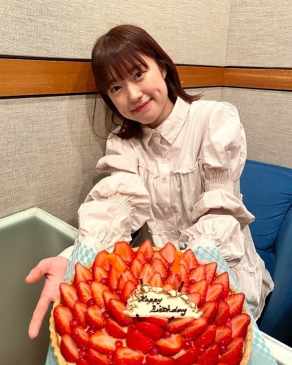 Little Glee Monsterさんのインスタグラム写真 - (Little Glee MonsterInstagram)「Happy Birthday 🎂 💛💛💛  #アサヒ #lgm #littlegleemonster #リトグリ #hbd🎂」5月13日 22時33分 - littlegleemonster_official