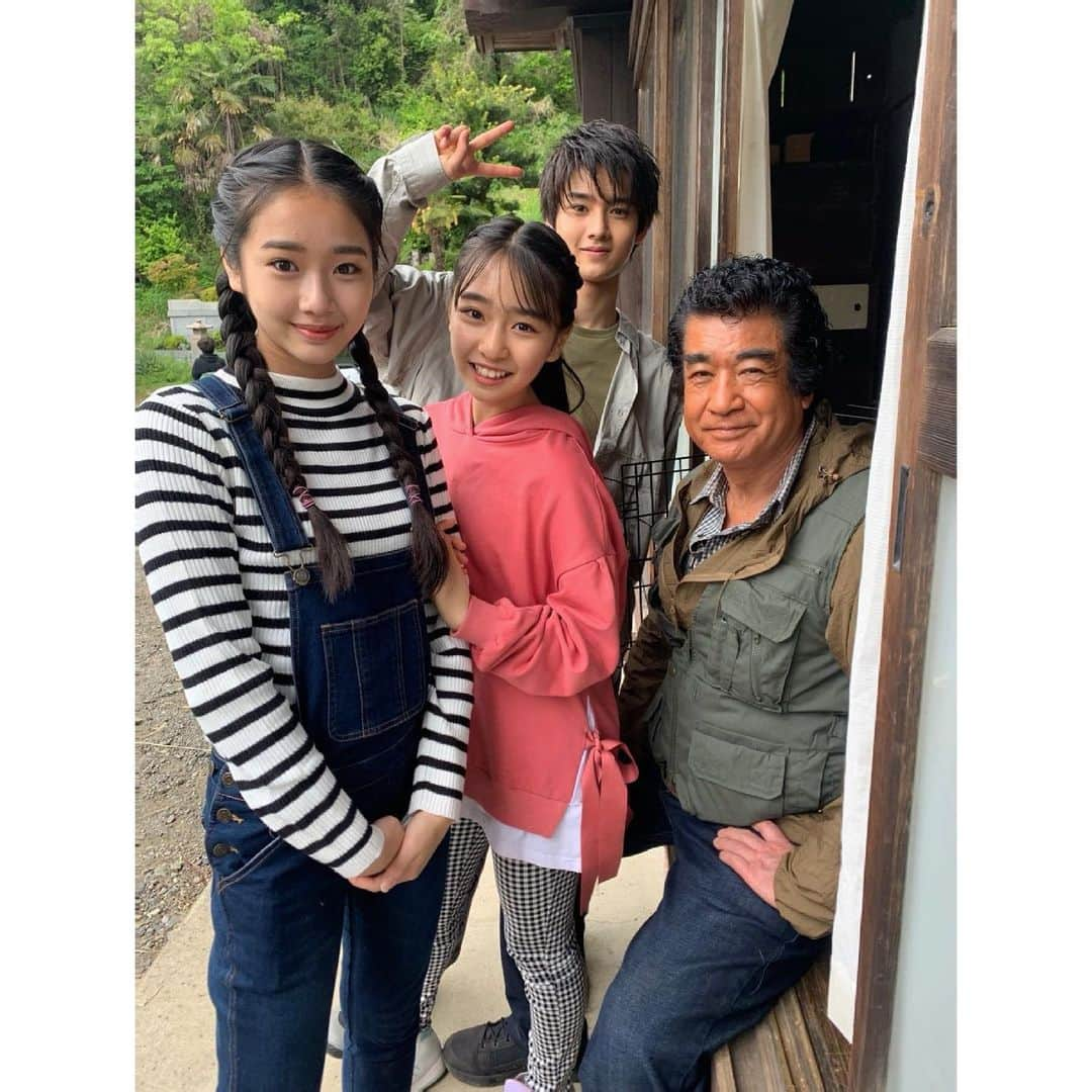 藤岡弘、さんのインスタグラム写真 - (藤岡弘、Instagram)「⭐︎⭐︎  今週5/15(土)夜7時から放送の 「ILOVEみんなのどうぶつ園」は、 藤岡ファミリーの「日本犬を育てる!」のコーナーが放送されます🐕  今回は、嵐の相葉さんと日本犬が初対面‼️ 日本犬たちの反応は...??  相葉さんとともに、 日本犬たちの犬小屋作り❗️  手作りでさまざまなものを作り上げてきた腕を持つ藤岡さん。 DIYの手際の良さは必見です✨  相葉さんと子供達みんなで協力して完成した犬小屋とは...。  今週も熱い！ みんなのどうぶつ園、お見逃しなく❣️  さらに‼️  同じく5/15(土)昼1時30分からは、 「今夜も熱い！みんなのどうぶつ園×世界一受けたい授業×SHOWチャンネル」でも、藤岡ファミリーが登場します✨  こちらも合わせてご覧ください⭐️  @minnano_zoo_ntv   #藤岡弘、#天翔愛 #藤岡真威人 #天翔天音 #藤岡舞衣 #藤岡ファミリー #iloveみんなのどうぶつ園 #みんなの動物園 #zoo #日本犬 #甲斐犬 #北海道犬 #秋田犬 #紀州犬 #四国犬 #柴犬 #hiroshifujioka #aitensho #maitofujioka #amanetensho #maifujioka #japanesedog #dog #kai #hokkaido #shiba #shikoku #kishu #akita #love」5月13日 22時46分 - hiroshi_fujioka_official