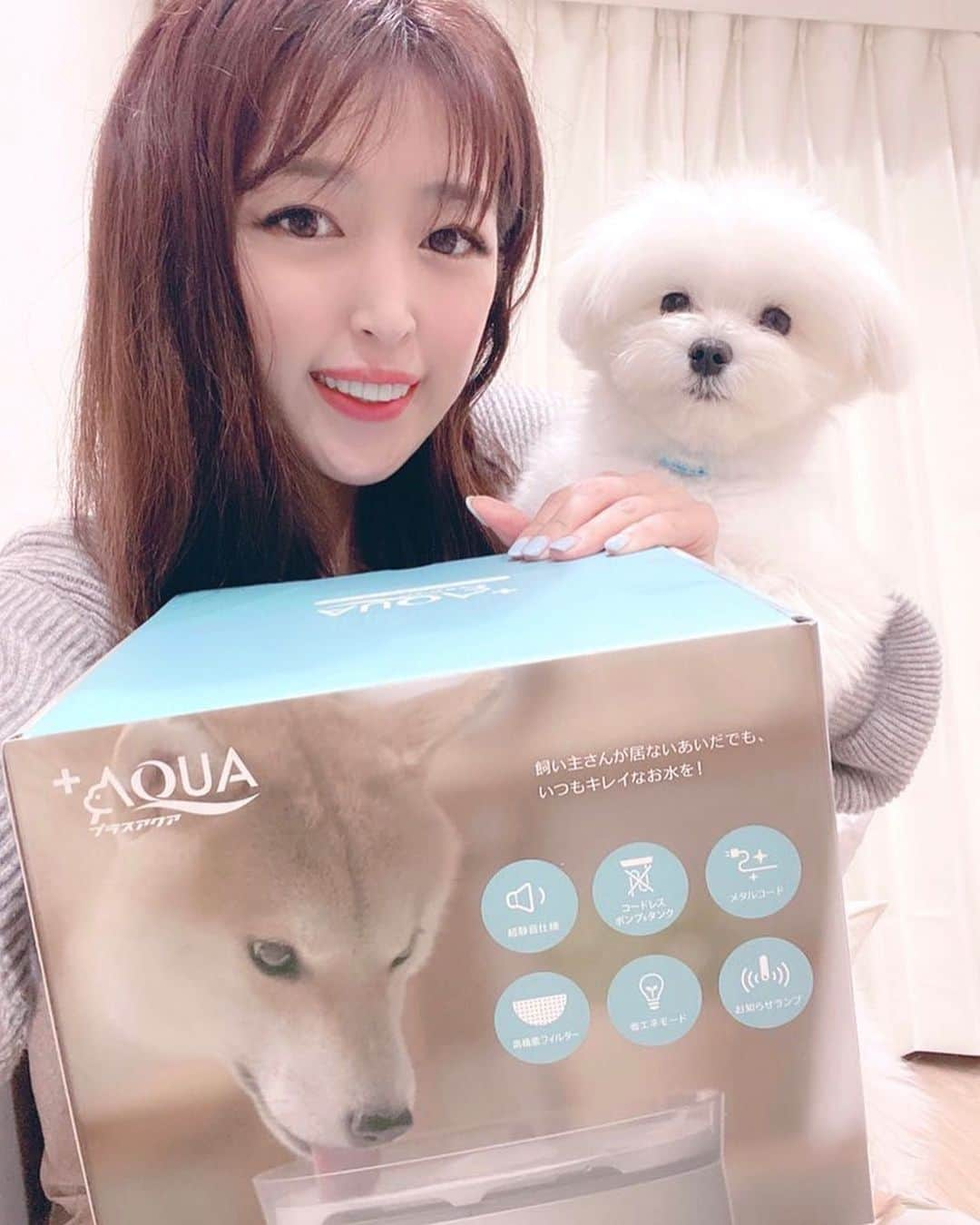 手束真知子さんのインスタグラム写真 - (手束真知子Instagram)「循環浄水給水器プラスアクアが届きました！！ ワンちゃんネコちゃん用の浄水器です！ これまでに同じような浄水器を使っていましたが、これは何と言っても静か！！！！2Lの大容量で内部タンクを外して洗えるのでお手入れが楽！  何よりペットの首に負担が掛からない角度で設計されているので安心♡ 愛犬ハピちゃんもフライングしてお水飲んでます(*´艸`)  その他、 噛みちぎり防止コードや 4色ライトでお知らせしてくれるところもありがたい🙏✨✨✨  Amazonで使える1000円引きクーポンもあるのでぜひチェックしてみてくださいねっ  #うちのこエレクトリック #ペット給水機 #水のみ器 #プラスアクア #水のみ猫 #自動給水機 #pr  https://www.amazon.co.jp/dp/B08XVQNSMW」5月13日 22時58分 - machikotezuka