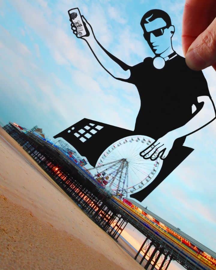 Rich McCorのインスタグラム：「ad| Last week I stood on a chilly Blackpool Beach trying to conjure up summery vibes by turning Central Pier into DJ Decks.   Made this to celebrate the return of good times & Pure Piraña's sparkling hard seltzers being here for them #PurePiraña #HardSeltzer #RefreshedAF #PurelyRefreshing」