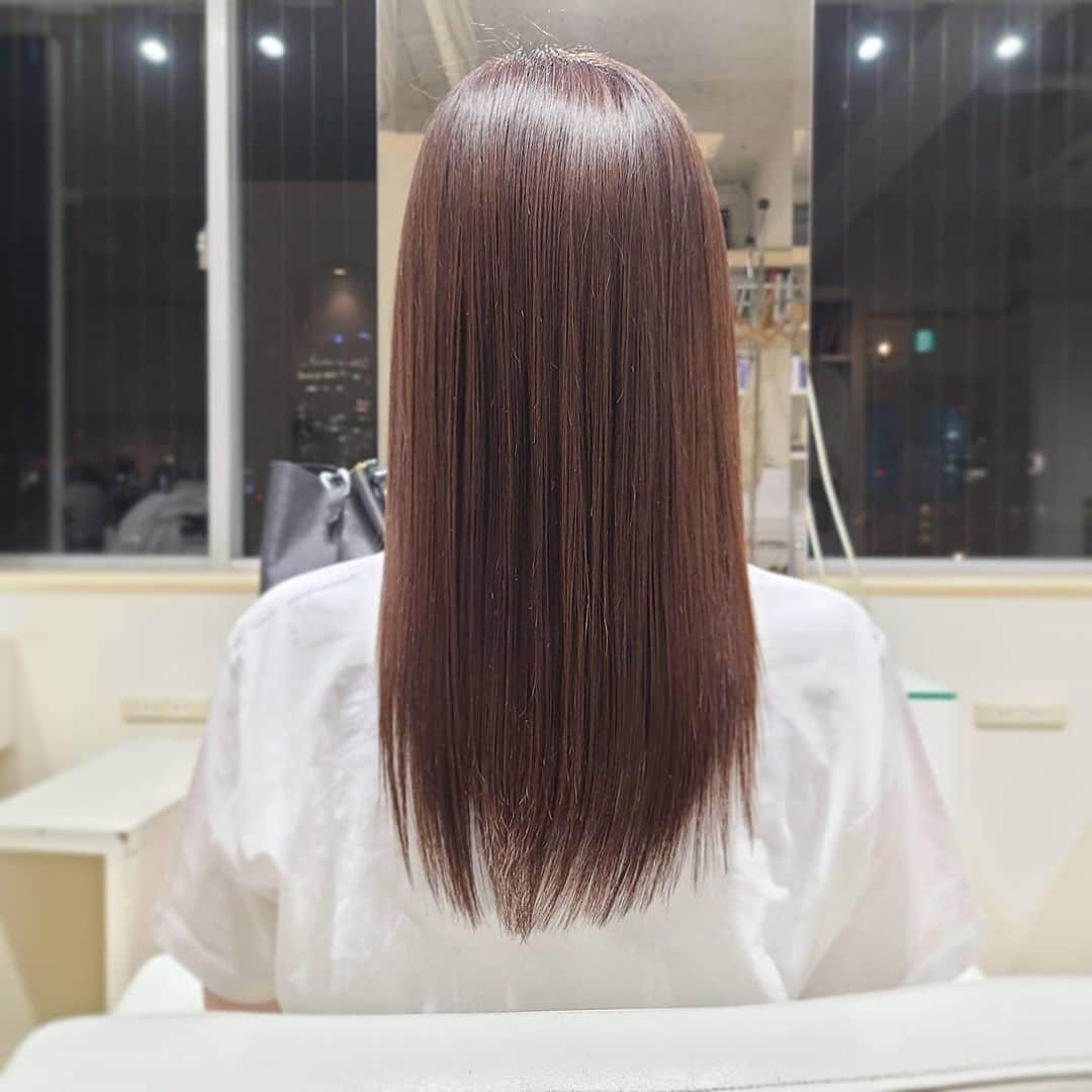 のインスタグラム：「ヘアカラーをピンク系のブラウンにしたよおおおお💞 とぅるとぅるになりました😇」