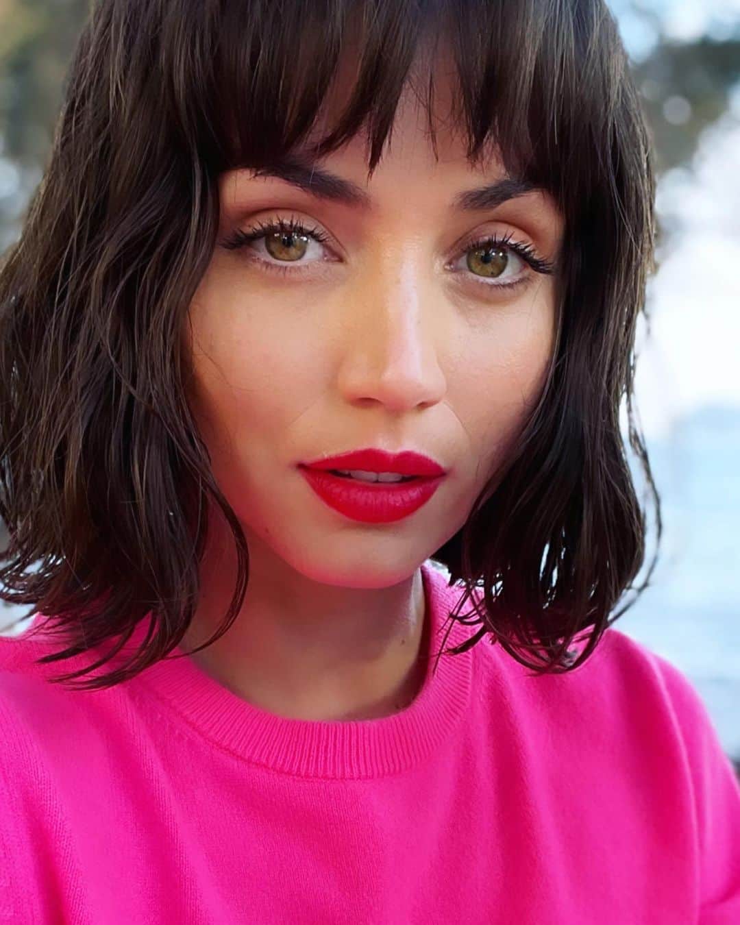 アナ・デ・アルマスのインスタグラム：「💖♥️」