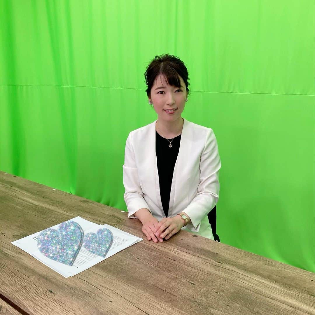 室照美のインスタグラム：「5/14💁‍♀️本日も18時頃＼動画配信／予定です♡ #松井証券 の  #マネーサテライト #決算速報ライナー  ・ ・ 松井証券のお客様で国内株式の保有人数の多い20銘柄から、本日はどの企業がピックアップされるのでしょうか❣️❣️  ▼Twitter 松井証券_マネーサテライト @manesate 公式アカウント or 室照美@muroterumi から、配信スタートをお知らせしています🤓 URL↓ ▼ https://money-satellite.matsui.co.jp/movie/investment/market/mv-1hlcz305Btxo.html ・ #松井証券　 #マネーサテライト #株式 #マーケット情報 #人気銘柄 #決算速報ライナー #2021年5月公開 #14日まで毎日配信 #室照美 #フリーアナウンサー #ジョイスタッフ #経済番組 #動画配信 #キャスター #クロマキー撮影 #ヘアメイク」