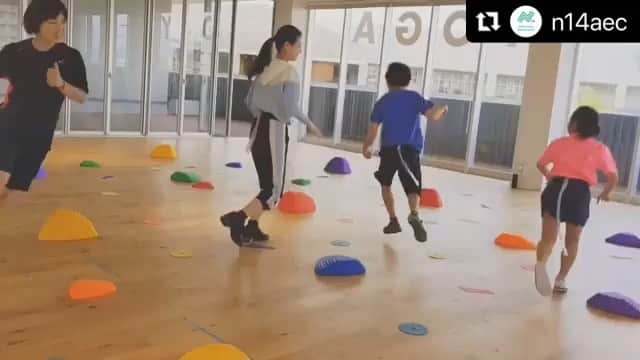 中西哲生のインスタグラム：「． #Repost @n14aec with @make_repost ・・・ ☆N14放課後運動クラス☆ こんばんは！担当指導員の尾嵜です！！ ・ 本日は ★大津京クラス【第2回目】のスクールの日でした♪ ・ こちらはマーカーやバランスストーンを避けながらの【しっぽ取り】 更にこの後はストーンやマーカー上を移動しながらという難技にも楽しくチャレンジしました♪ 前後左右を見ないといけないので忙しいったらありゃしませんね（＾皿＾）（笑） 今後も運動遊びの1部を少しずつ公開していければと思っておりますのでお楽しみに★ ・ ・ ・ ご興味を持っていただけましたらぜひ一度遊びに来てください！ 無料体験いつでもお待ちしております！ ご予約はDM（お子さまのお名前・学年・電話番号をご記入ください）でも下記HPからでも大丈夫です！ ・ 【大津京クラス】毎週木曜日 幼児クラス　　16:00～16:50 小学生クラス　17:00～18:00 場所　ブランチ大津京コミュニティパーク2階 住所　〒520-0021滋賀県大津市二本松1  【膳所クラス】毎週火曜日 幼児クラス　　16:00～16:50 小学生クラス　17:00～18:00 場所　ベラビスタ膳所 住所　〒520-0812滋賀県大津市木下町18-8  N14放課後運動クラスHP https://n14method.school/ Mail： info@n14method.school Tel：070-1860-2244(コーチ直通) . #N14 #中西メソッド #放課後運動クラス #滋賀県 #大津市 #ベラビスタ膳所 #ブランチ大津京 #運動 #基礎運動 #運動あそび #バランス #高重心 #人間力 #習いごと #初めての習いごと #競技力向上 #毎日が楽しくなる身体の使い方」