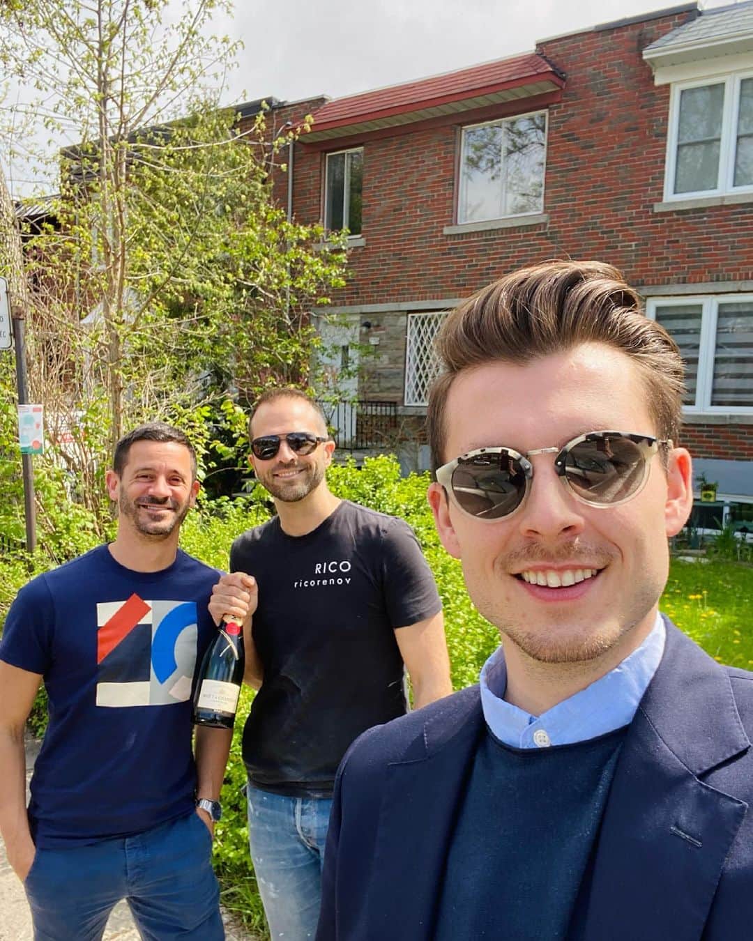 ルイス・フェネロのインスタグラム：「Félicitations à mes clients acheteurs pour leur nouveau projet qui je suis sûr sera exceptionnel.  Allez voir leur super travail @ricorenov   Congrats to my clients for their new purchase.  Go check their amazing work @ricorenov   VENDU | SOLD (En collaboration | In collaboration)   📍2750 rue Darling, Montréal .」