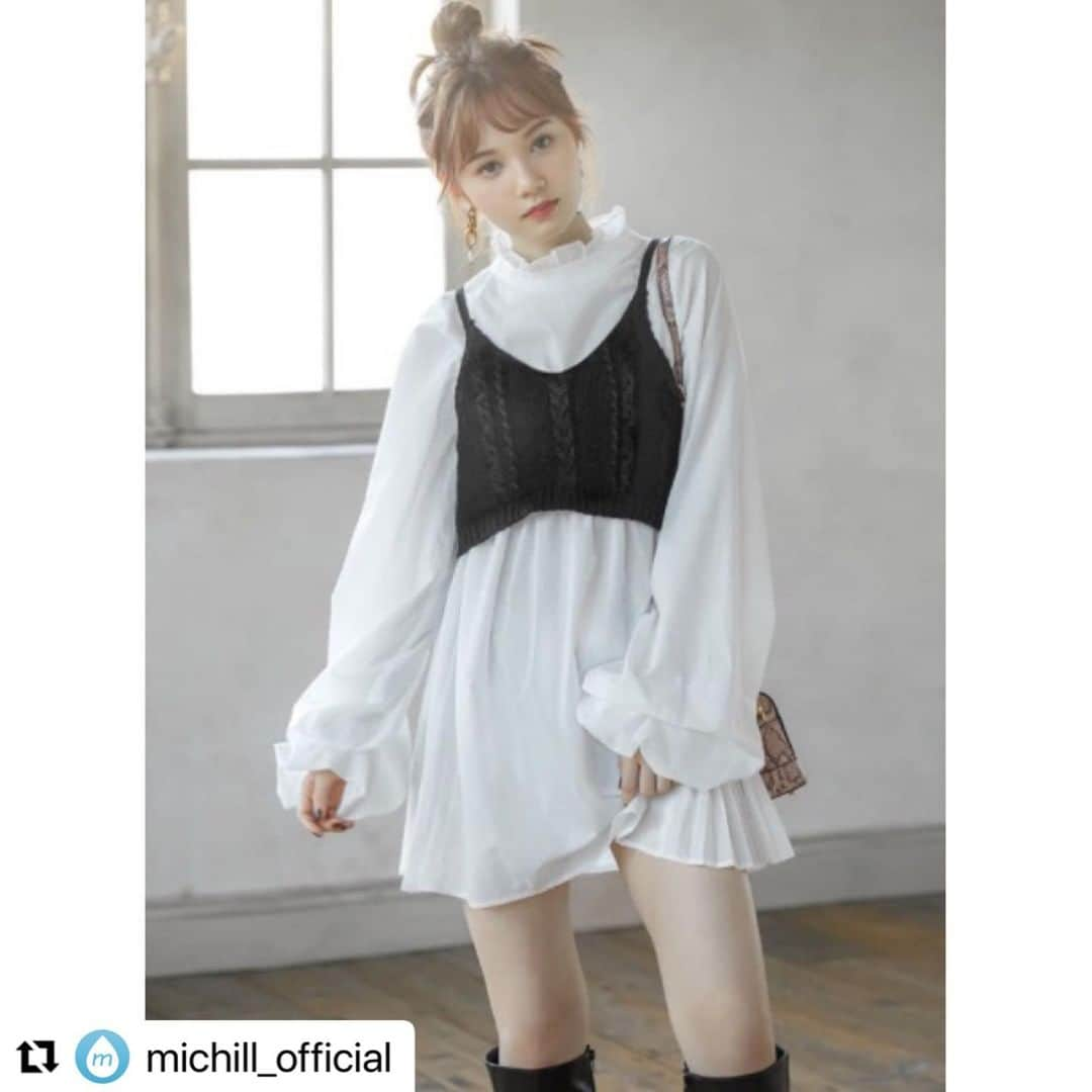 GRLさんのインスタグラム写真 - (GRLInstagram)「#Repost @michill_official with @make_repost ・・・ 【全身GRL】1枚でレイヤードコーデが完成♡トレンドワンピコーデ  GRL「ボリュームスリーブブラウスXニットビスチェセット」は、1枚で即レイヤードコーデが完成する優れもの♡  「スクエアトゥロングブーツ」とあわせれば美脚効果◎売り切れ前に是非チェックしてみて！ . ※イラスト内の商品価格は筆者調査時の価格です。 . #drawing #illustration #fashionillustration #ootd #outfitoftheday #todaysoutfit #fashionista #イラスト #イラストレーター #イラストグラム #プチプラコーデ #ママコーデ #ファッションイラスト #ファッションコーデ #ファッションスナップ #ファッション部 #ファッションイラストレーター #今日のコーディネート #お洒落さんと繋がりたい #お洒落好きな人と繋がりたい #楽チンコーデ #キレイめコーデ #今日のコーデ #通販 #通販サイト #grl #グレイル #プチプラ #ファストファッション」5月14日 10時21分 - grl_official