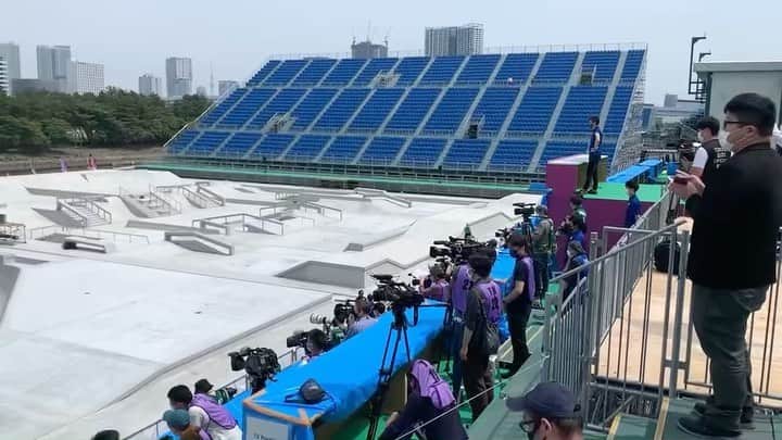 フジテレビ「スケートボード」のインスタグラム：「🆕🛹 Tokyo Olympic Games 2020＋1﻿ ﻿ 東京オリンピック用に準備が進むスケートボードパーク（東京・有明）が今日、メディア公開されました。デカい。﻿ ﻿ #東京オリンピック #新種目 #スケートパーク #スケートボード #スケボー#skateboard﻿ ﻿ いろいろ大変すぎる中で準備を進めるスケートファミリーの皆さん、本当にお疲れ様です🙏👏👏」